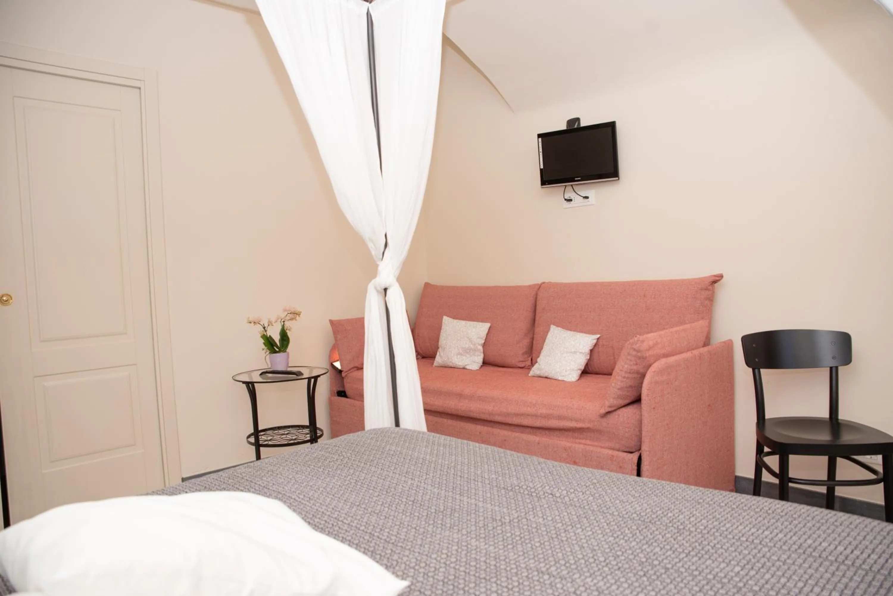 Bedroom, Bed in U Campanin