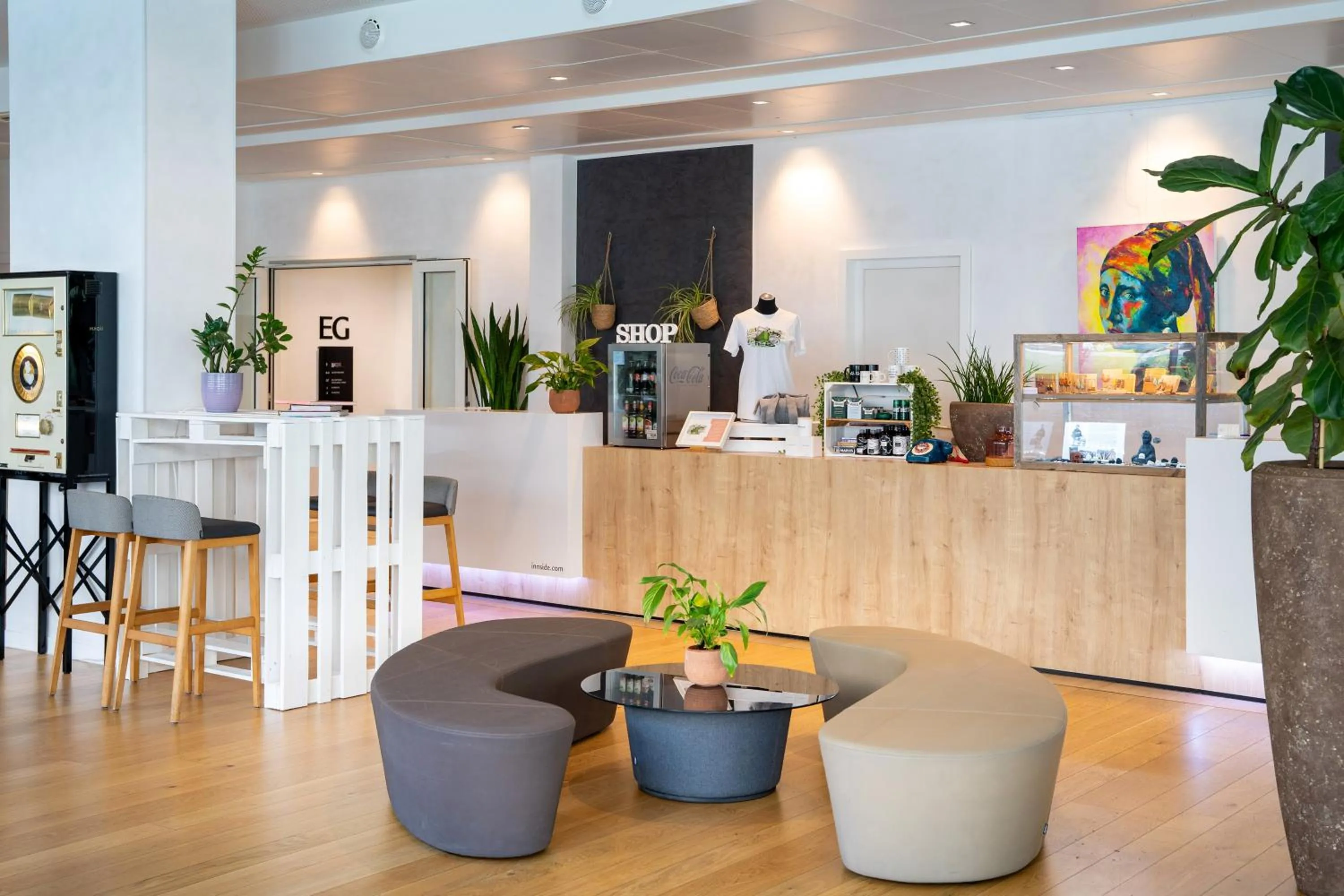 Lobby or reception in INNSiDE by Meliá Aachen