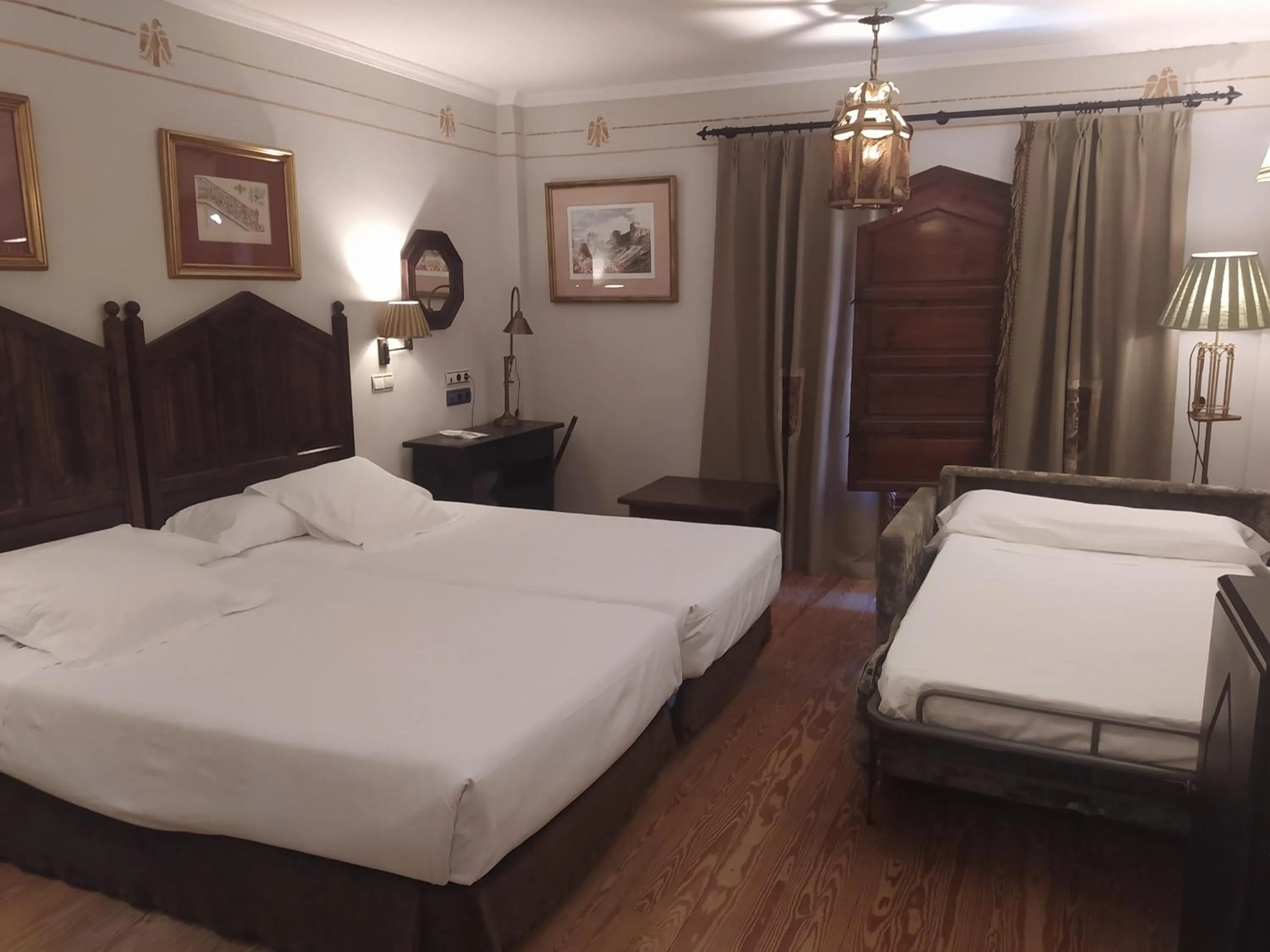 Decorative detail, Bed in Parador de Olite