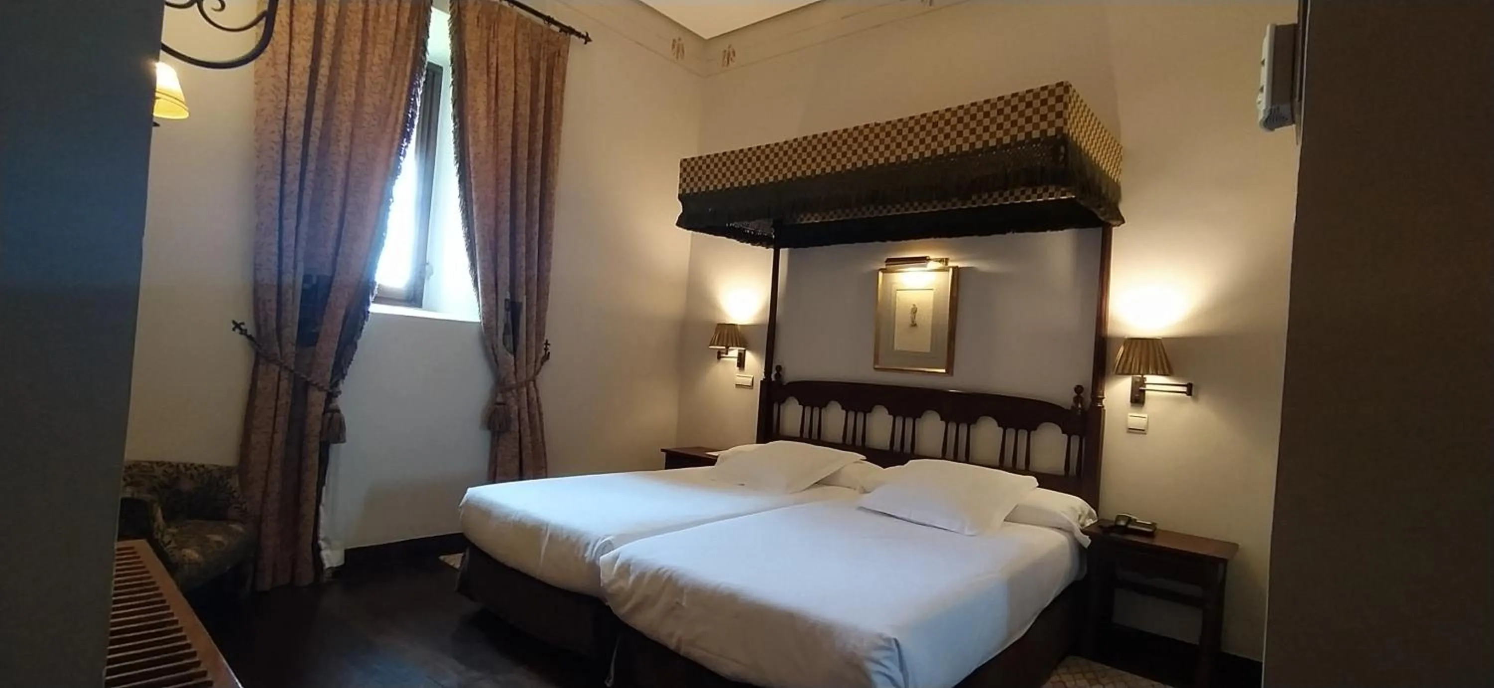 Bed in Parador de Olite