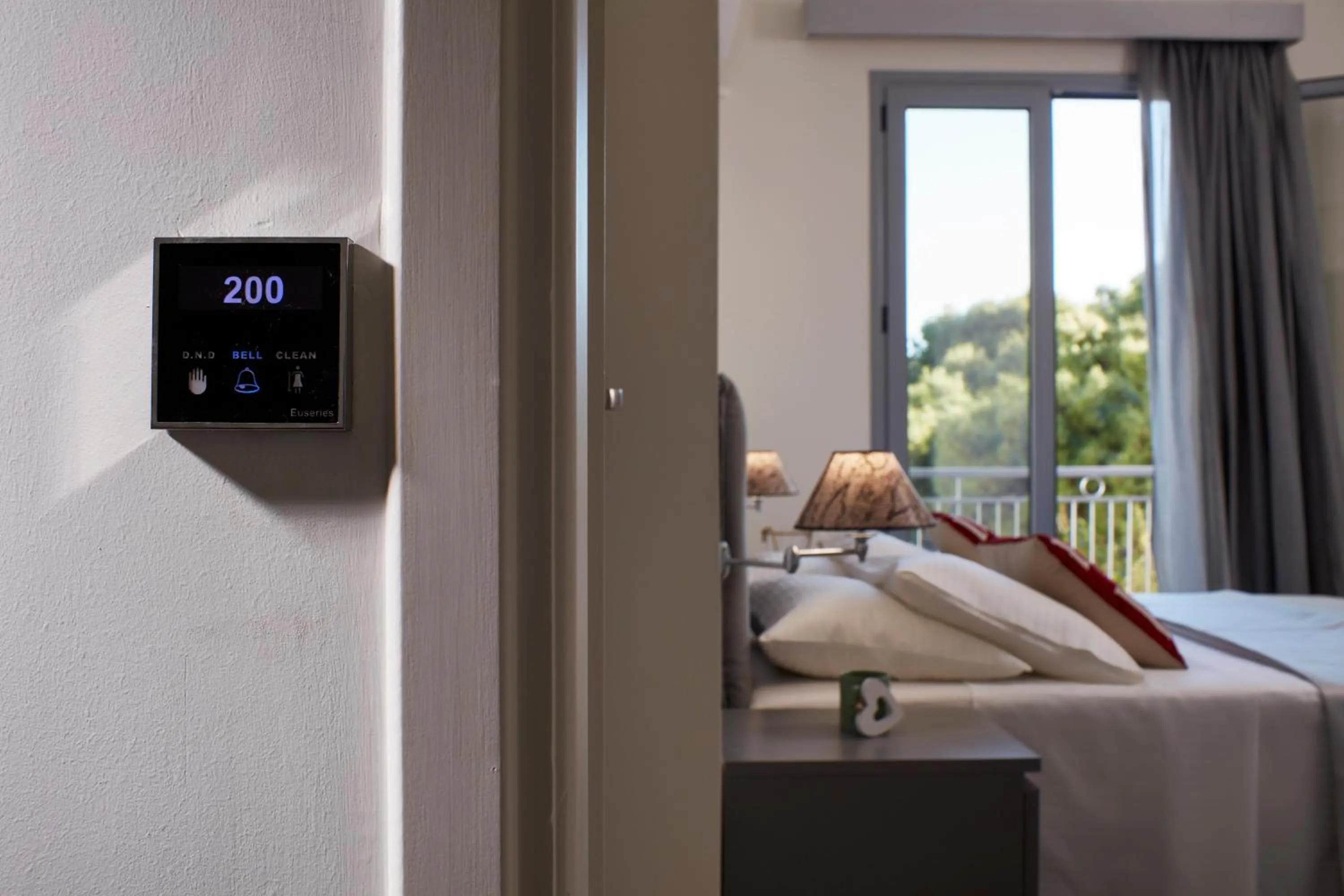 Photo of the whole room, Bed in The Gardens Gallery Hotel