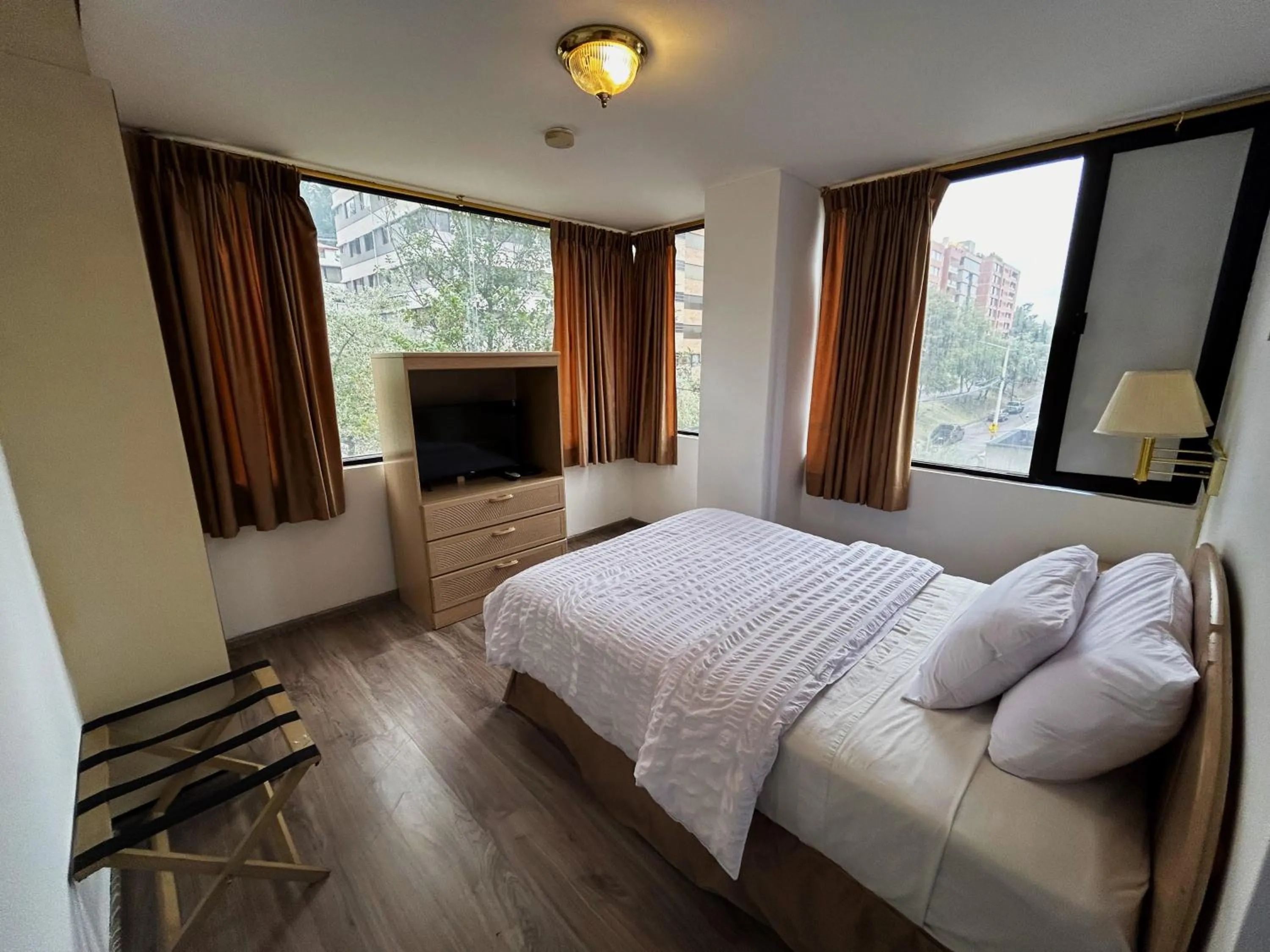 Bed in Stanford Suites Hotel