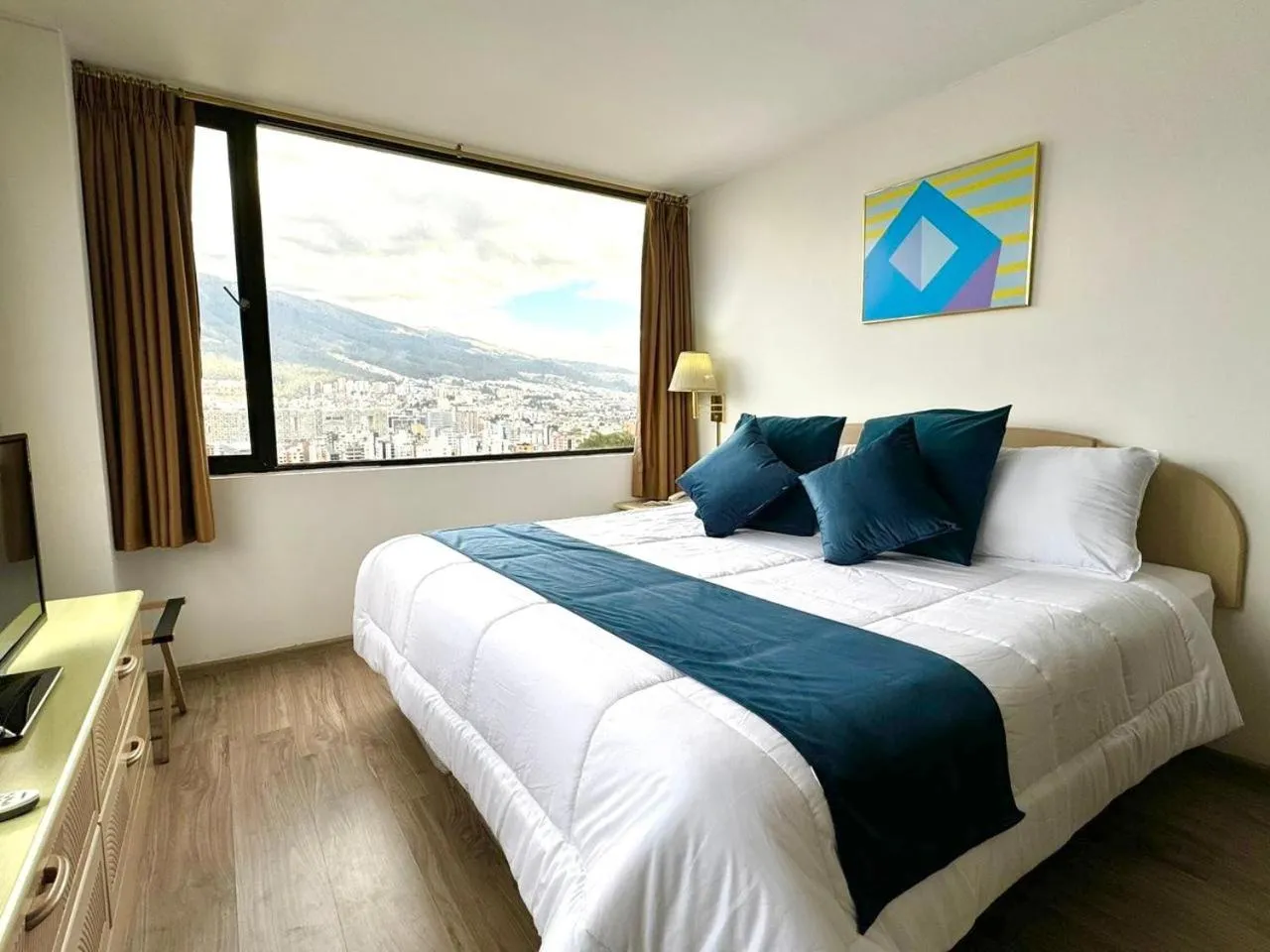 Bed in Stanford Suites Hotel