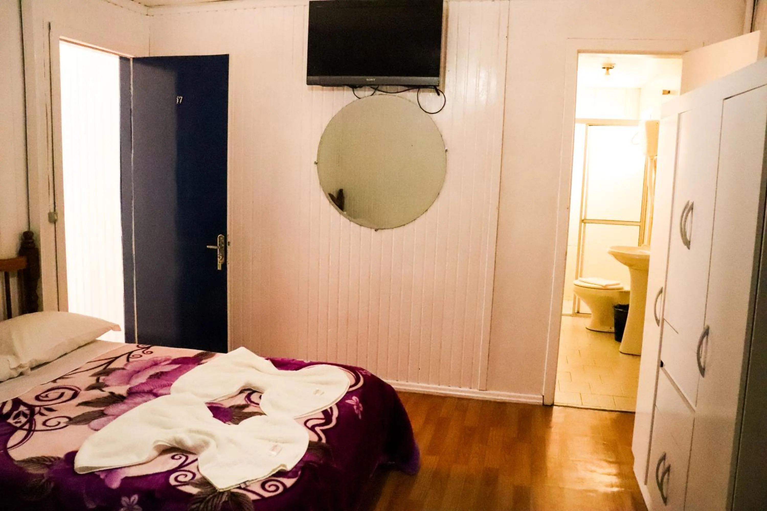 Photo of the whole room, Bed in Pousada Tia Leonor