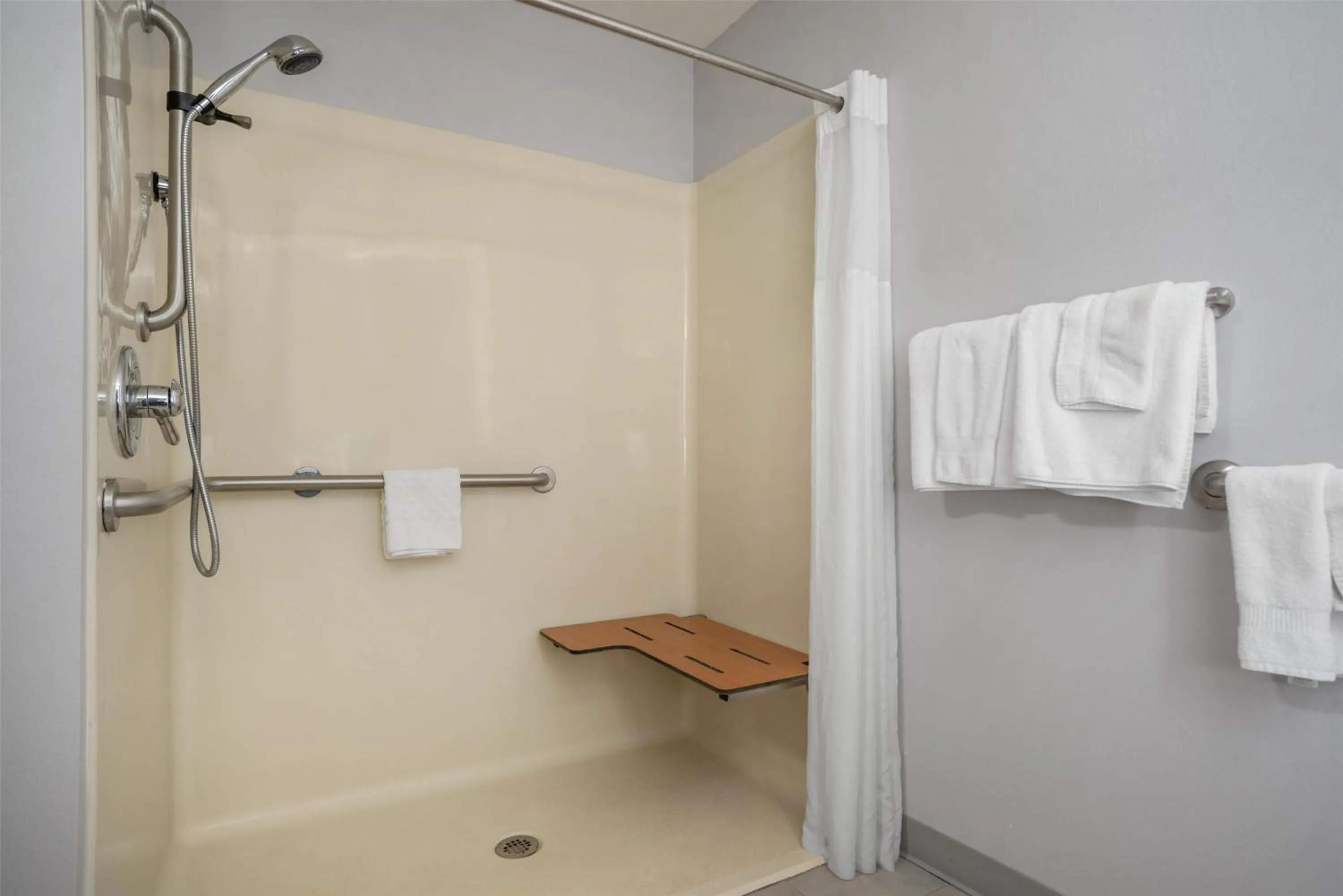 Bathroom in SureStay Plus by Best Western St. James Donaldsonville