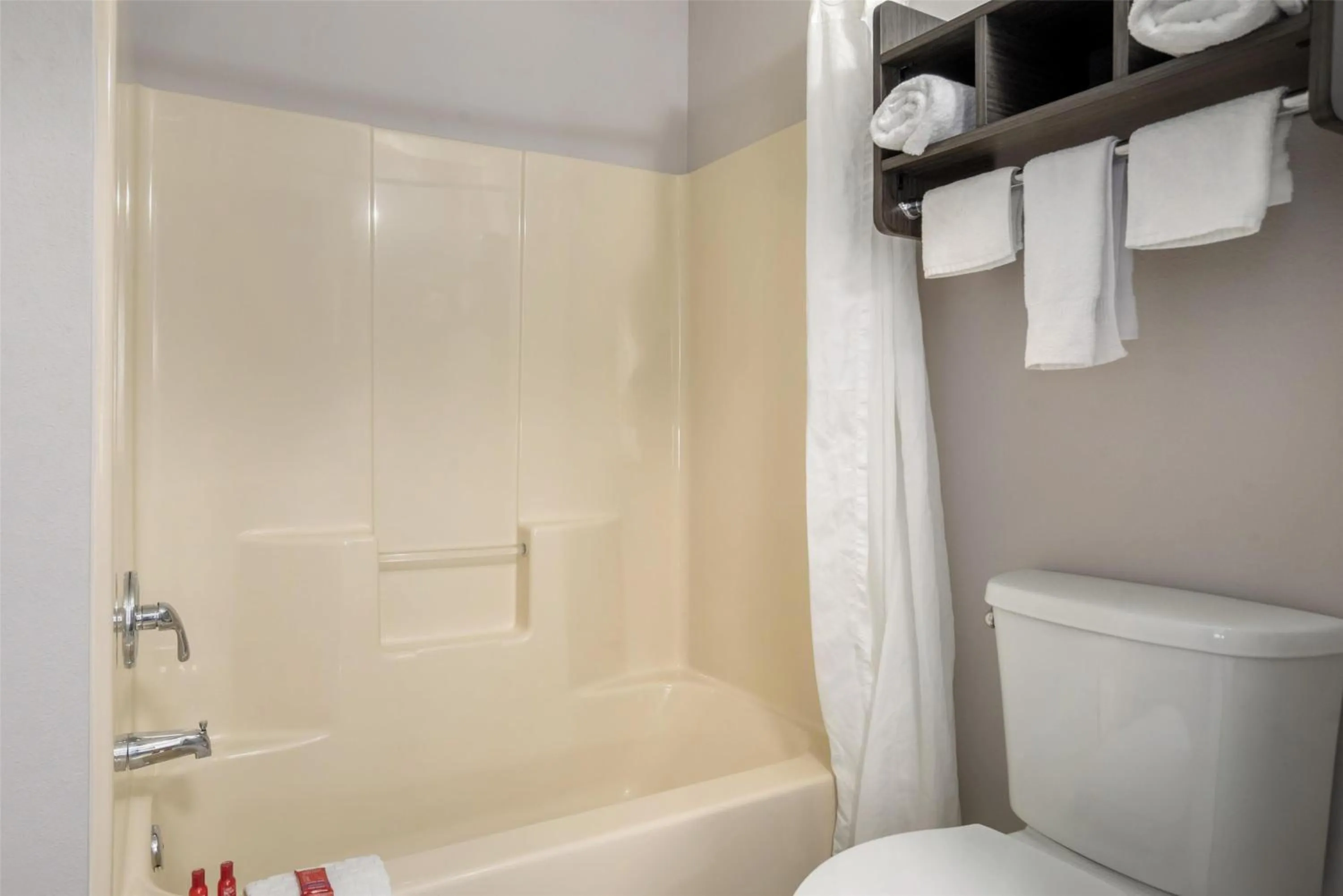 Bathroom in SureStay Plus by Best Western St. James Donaldsonville