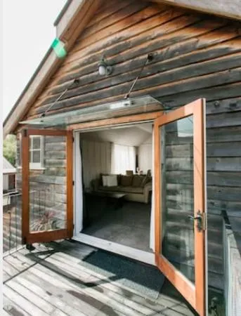 Facade/entrance in Three Thirty B & B