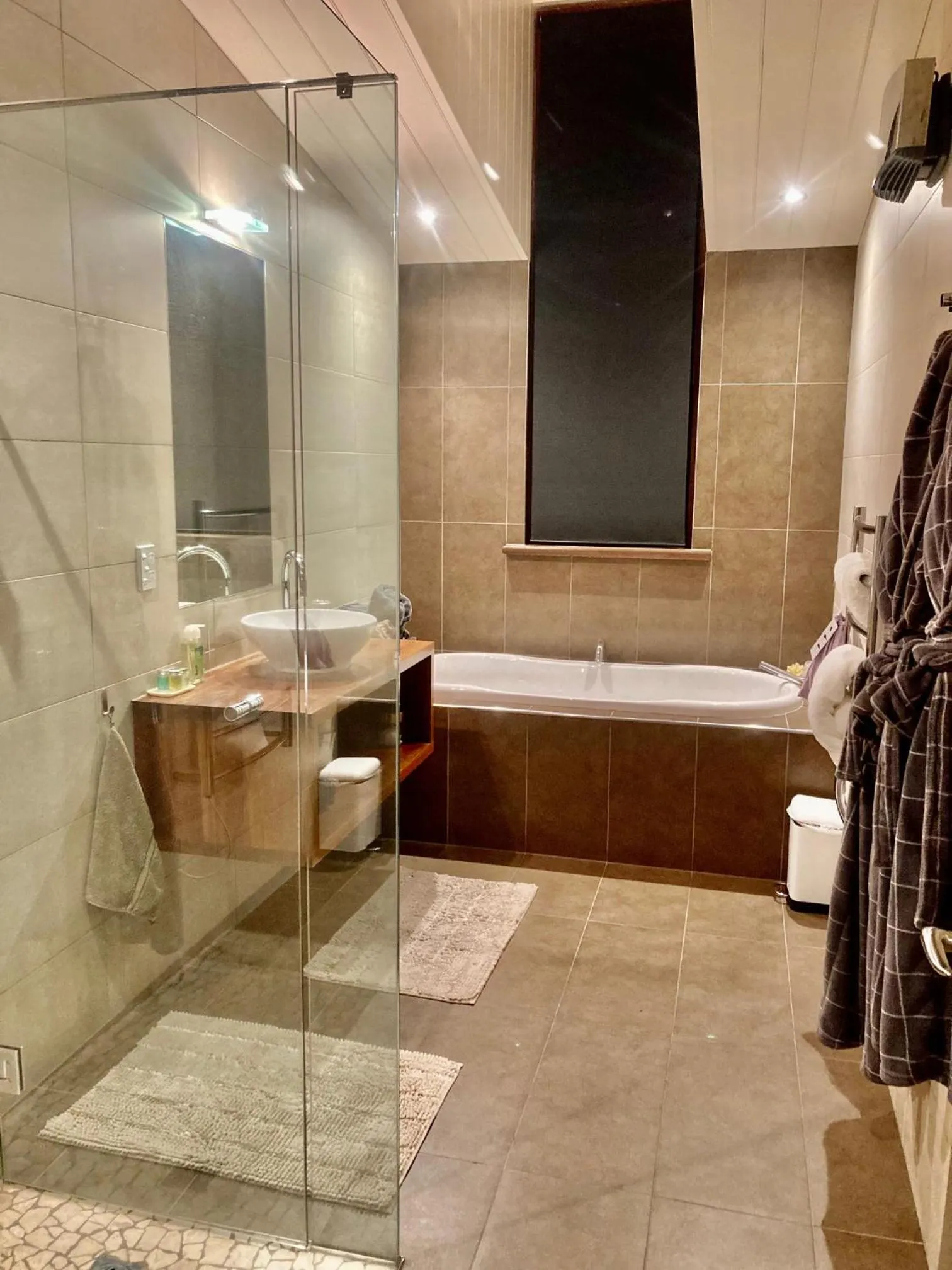 Shower in Three Thirty B & B