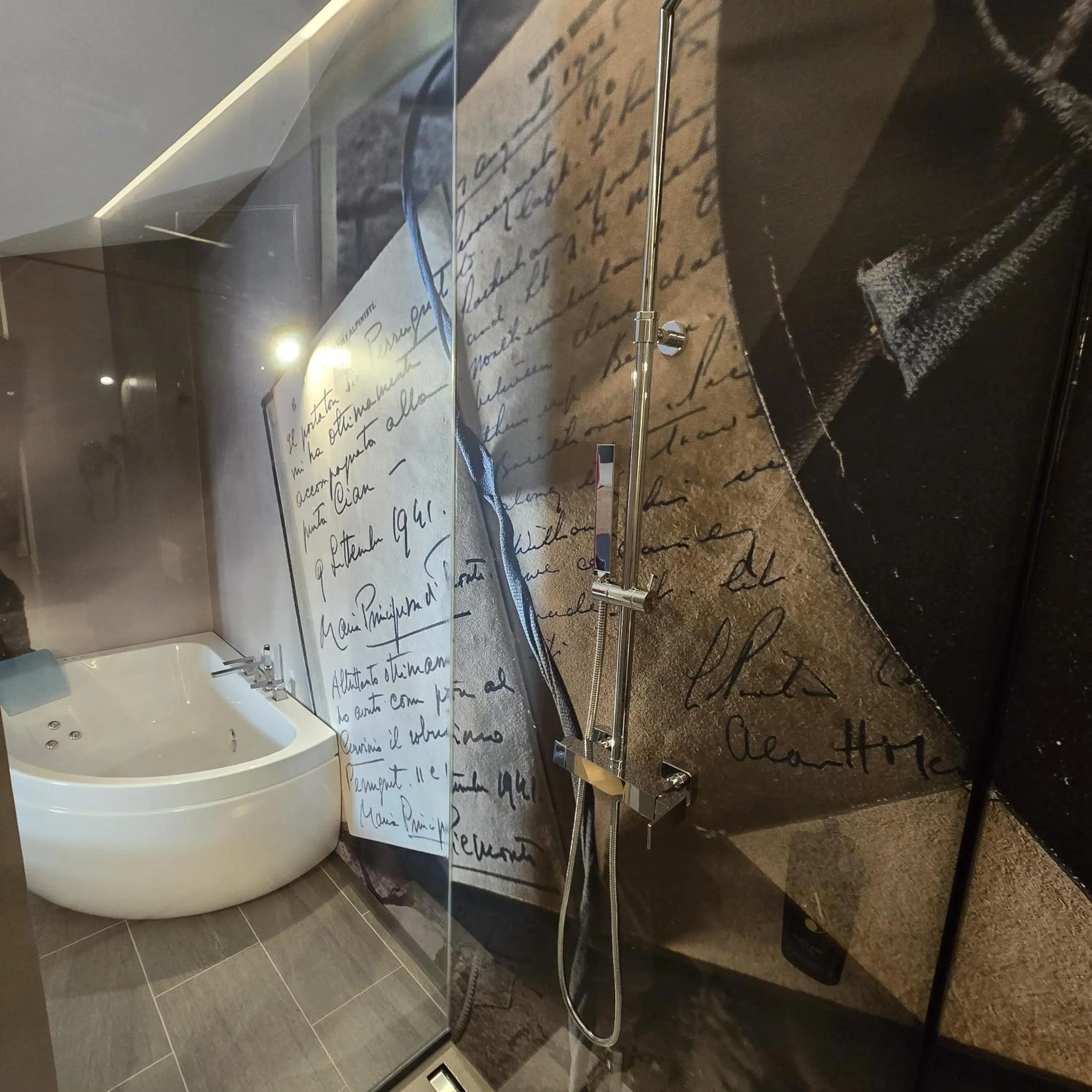 Shower in Hotel Perruquet 3 Stelle SUPERIOR