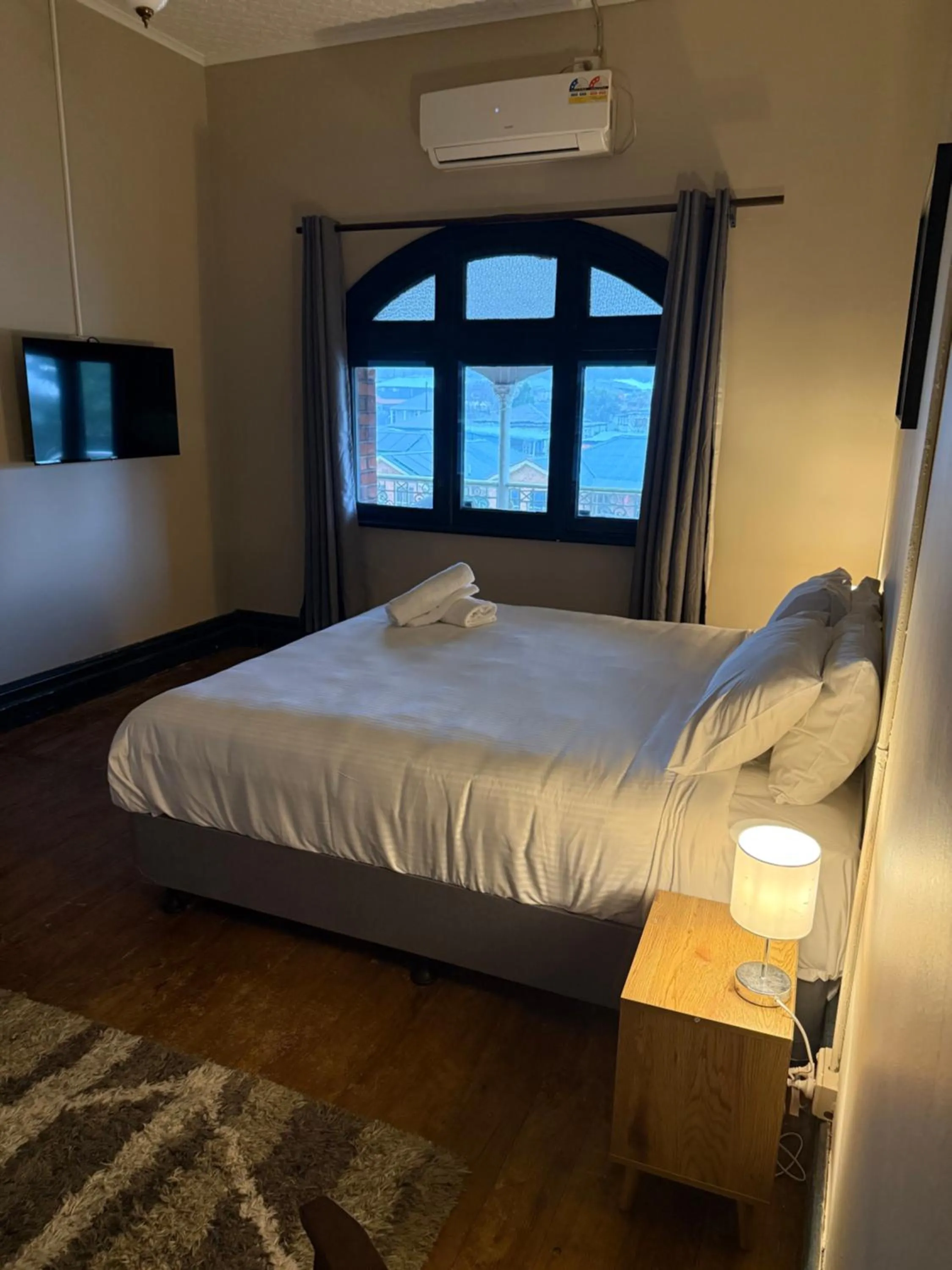 TV and multimedia, Bed in Bellbird Hotel