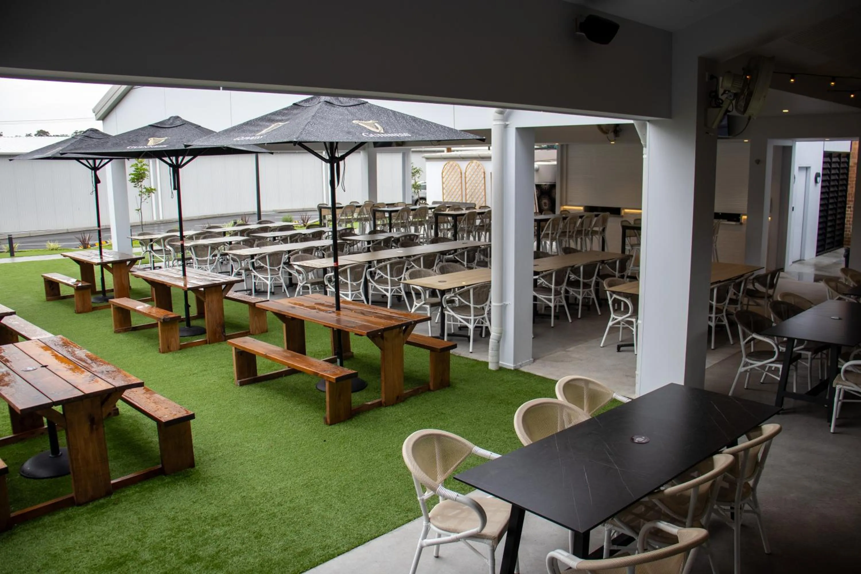 Restaurant/places to eat in Bellbird Hotel