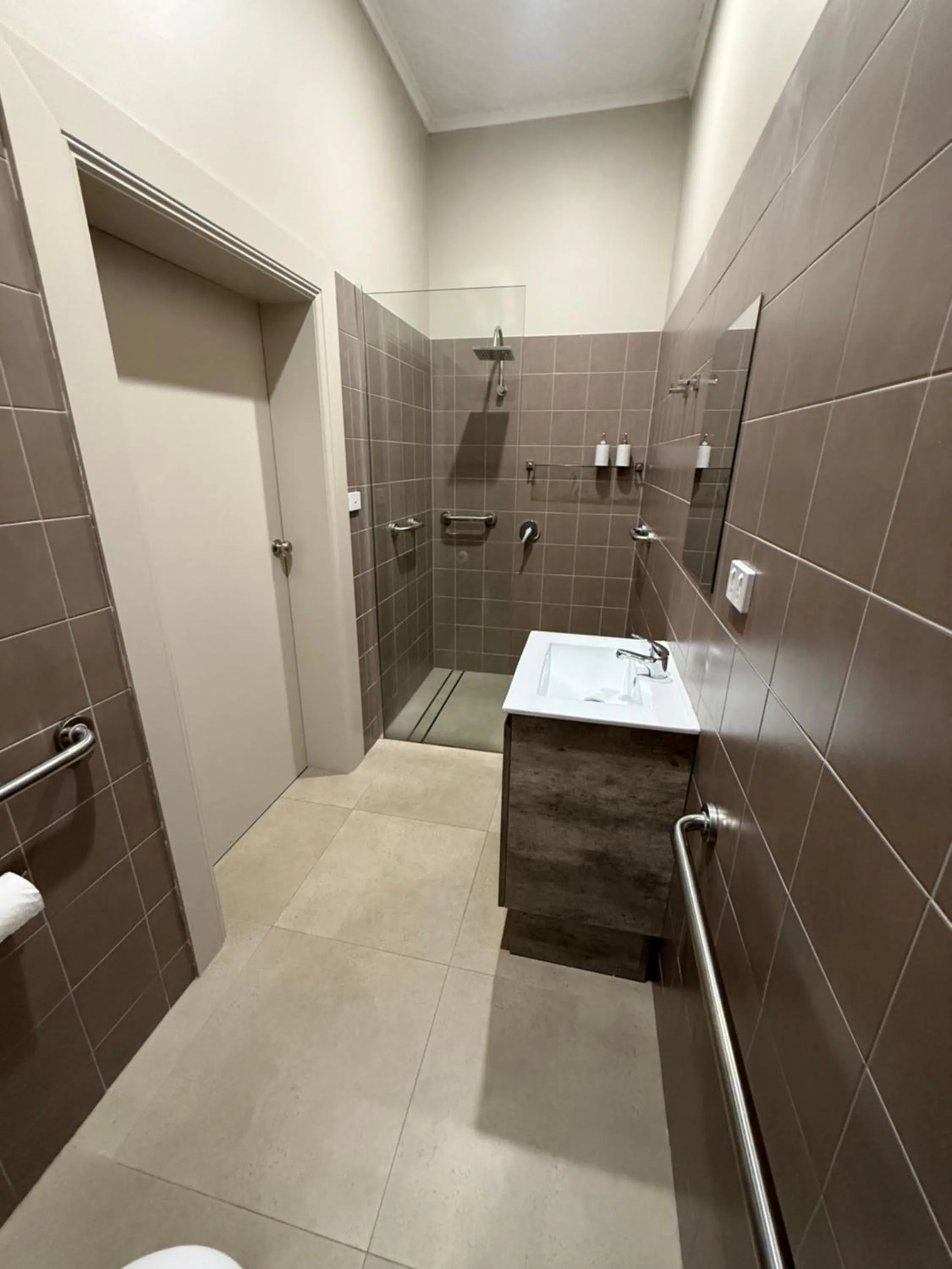 Bathroom in Bellbird Hotel