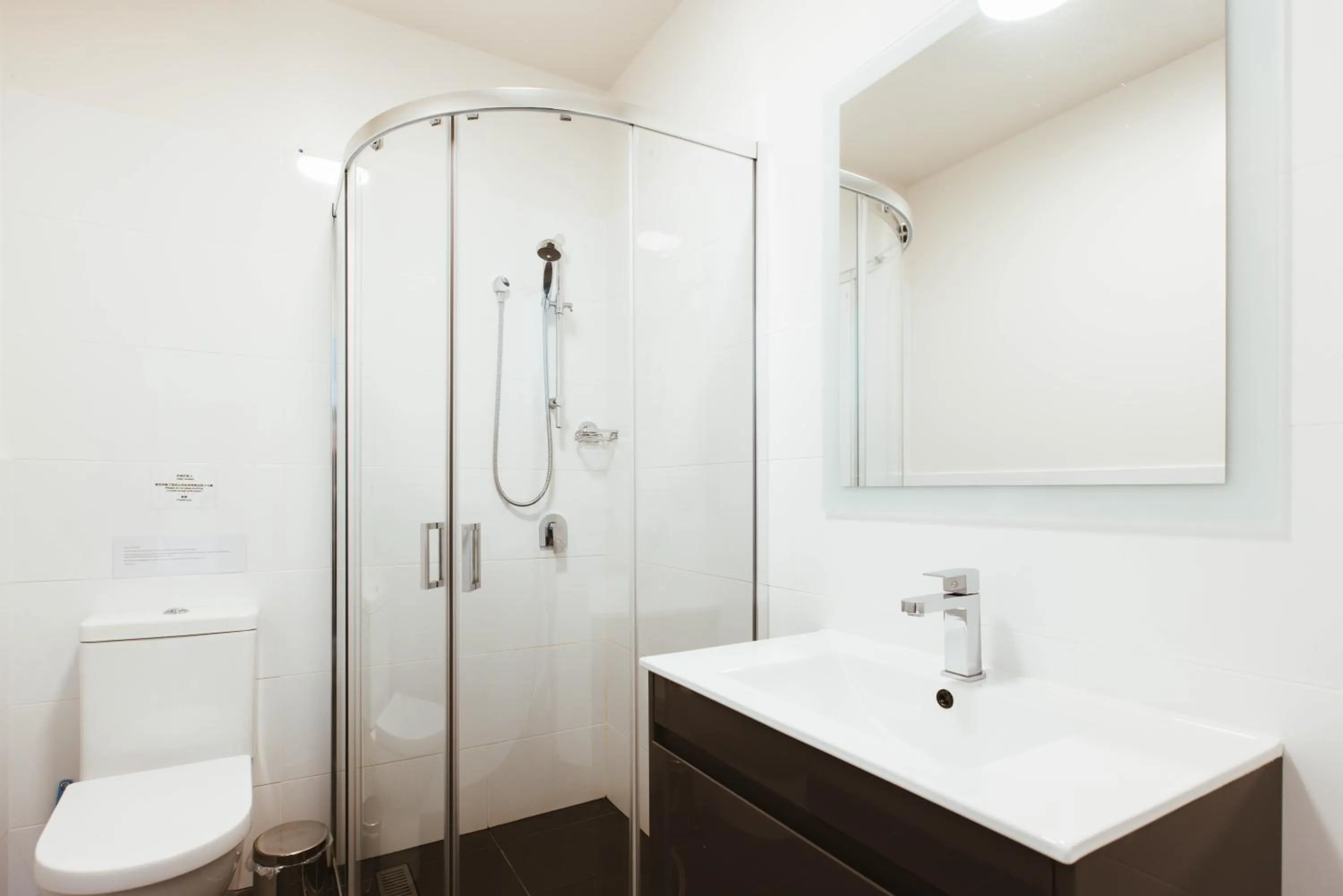 Bathroom in Salamanca Galleria Apartments