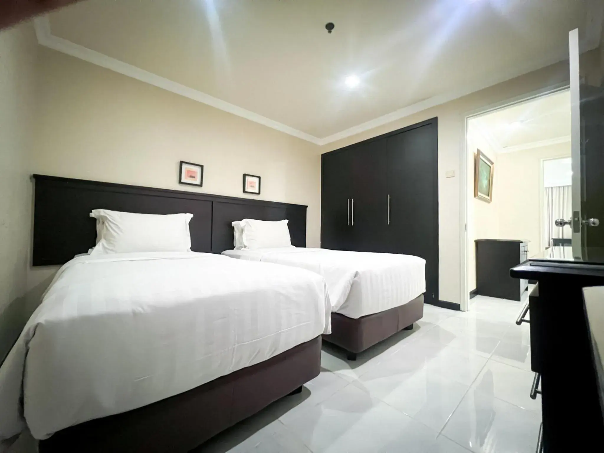 Three-Bedroom Apartment Suite in Kristal Hotel Jakarta Three-Bedroom Apartment Suite in Kristal Hotel Jakarta