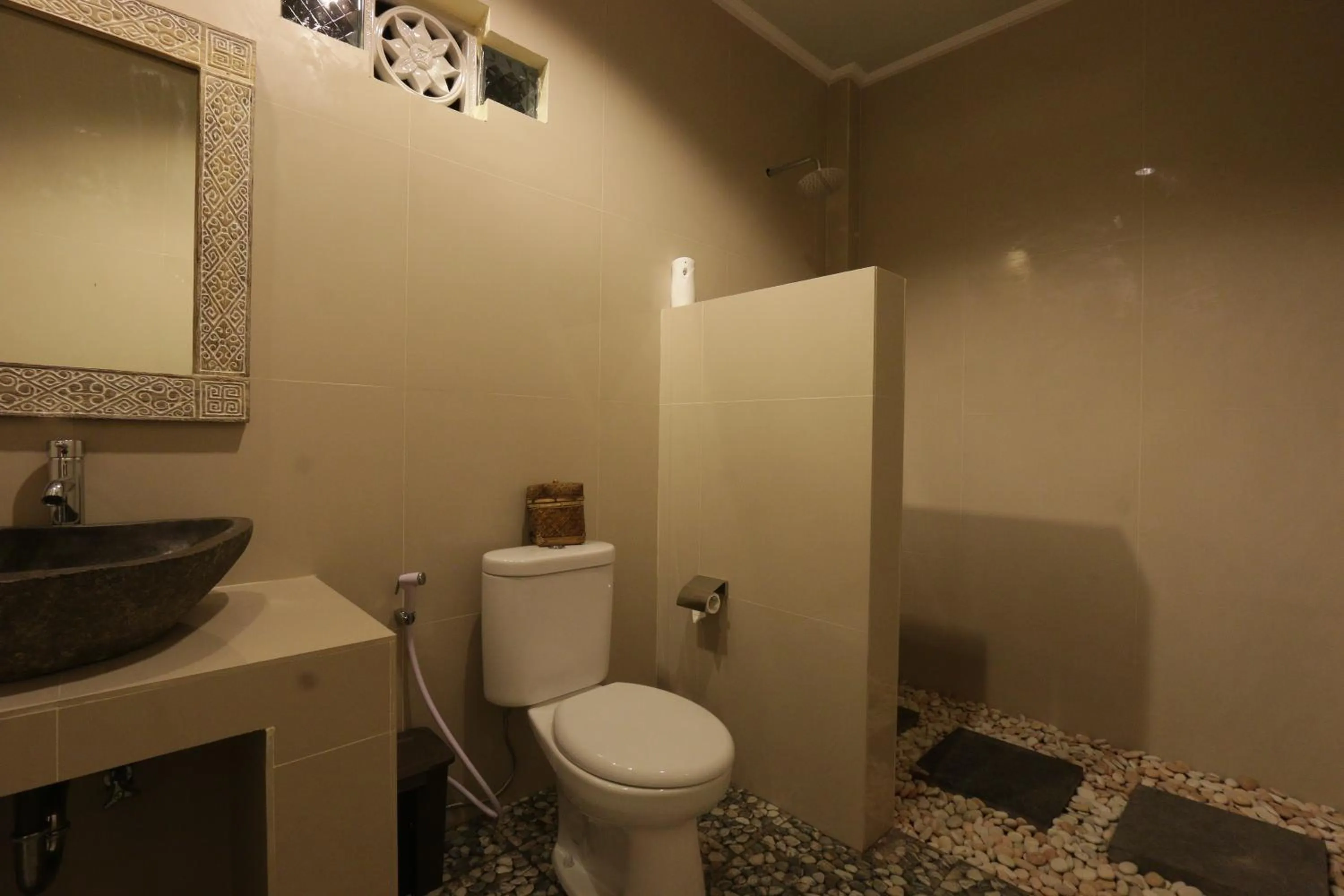 Bathroom in Duana Sari by Mahaputra