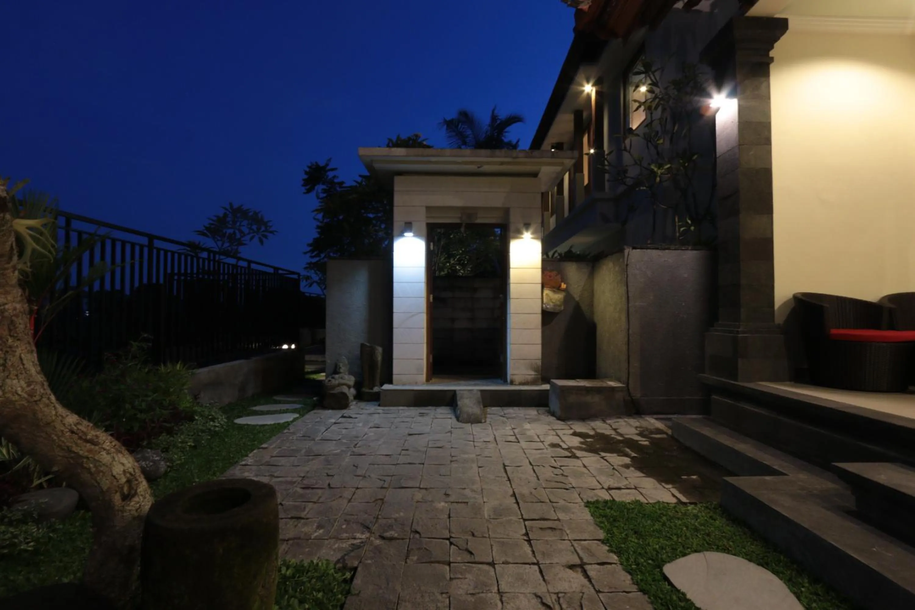 Night in Duana Sari by Mahaputra