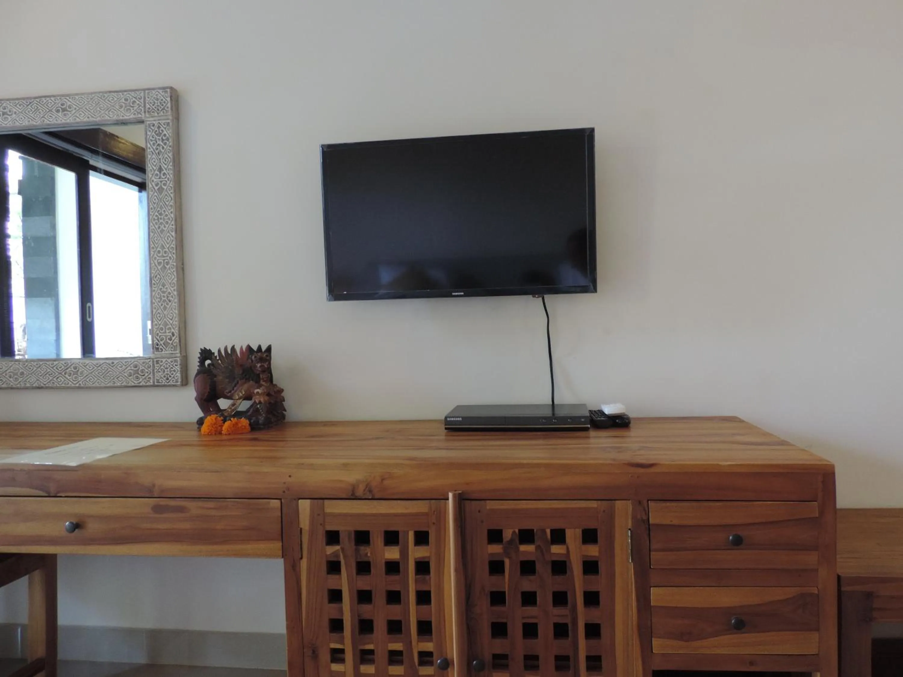 TV and multimedia in Duana Sari by Mahaputra