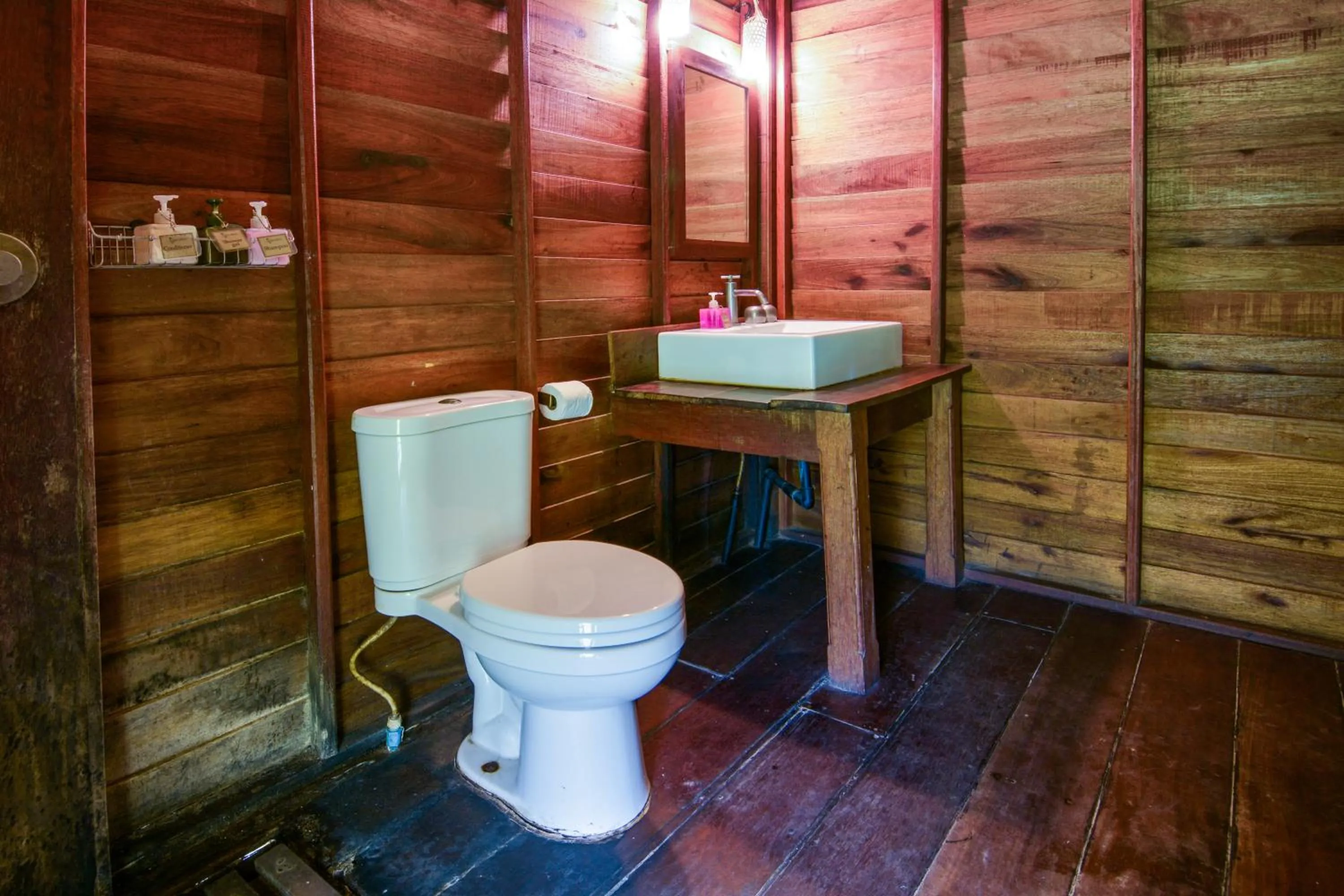 Toilet in Castaway Resort Koh Lipe