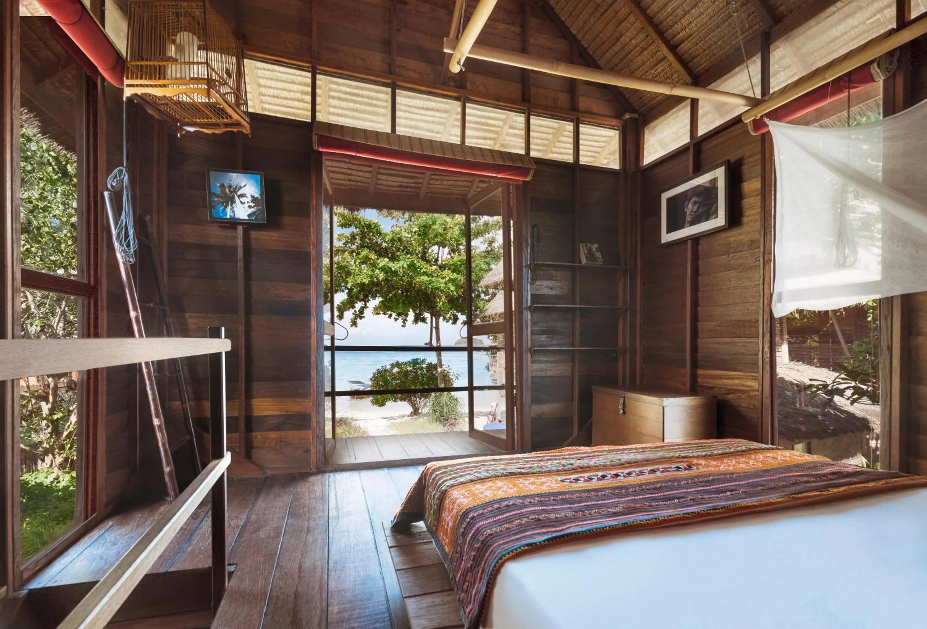 Photo of the whole room, Bed in Castaway Resort Koh Lipe