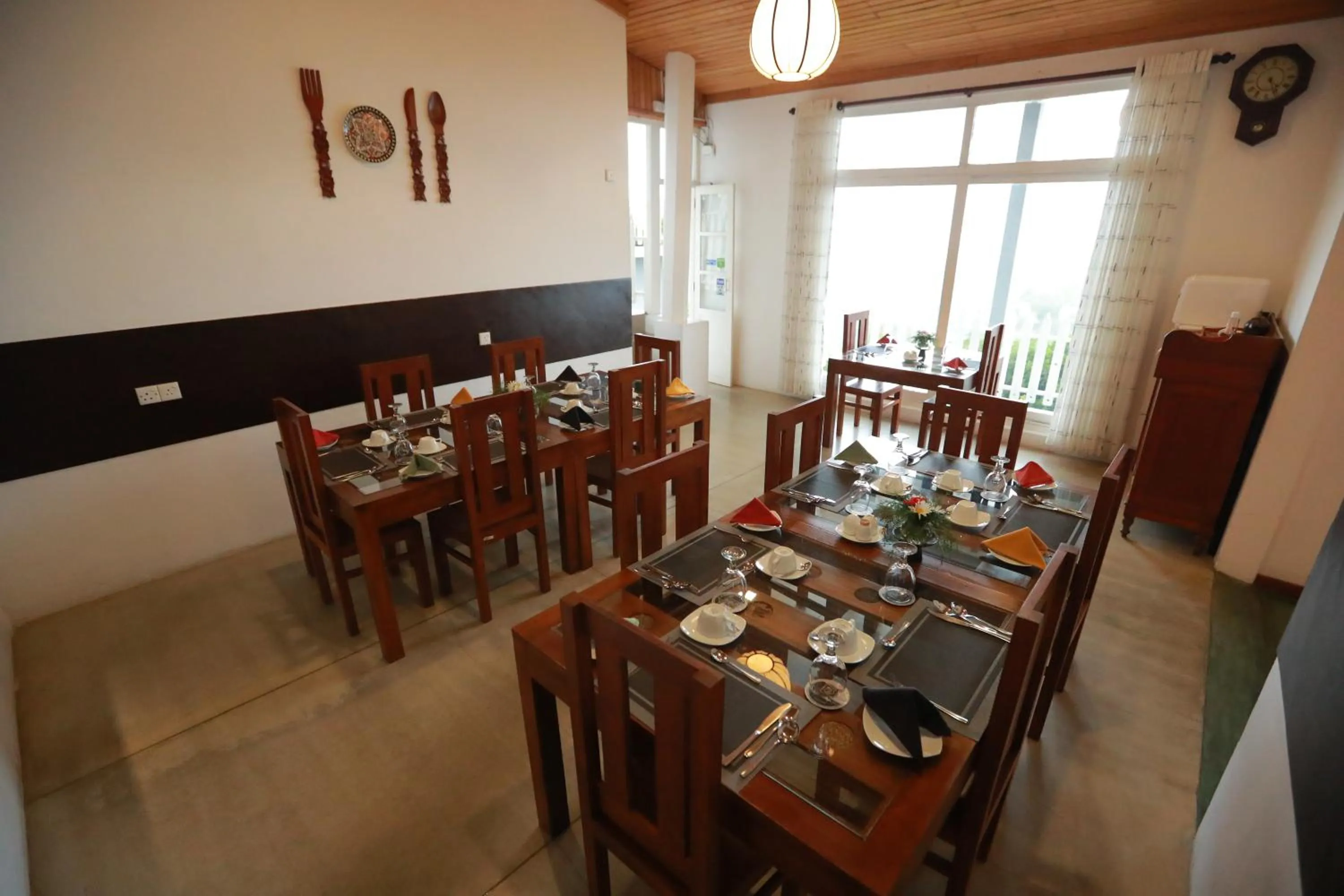 Restaurant/places to eat in Villa Perpetua