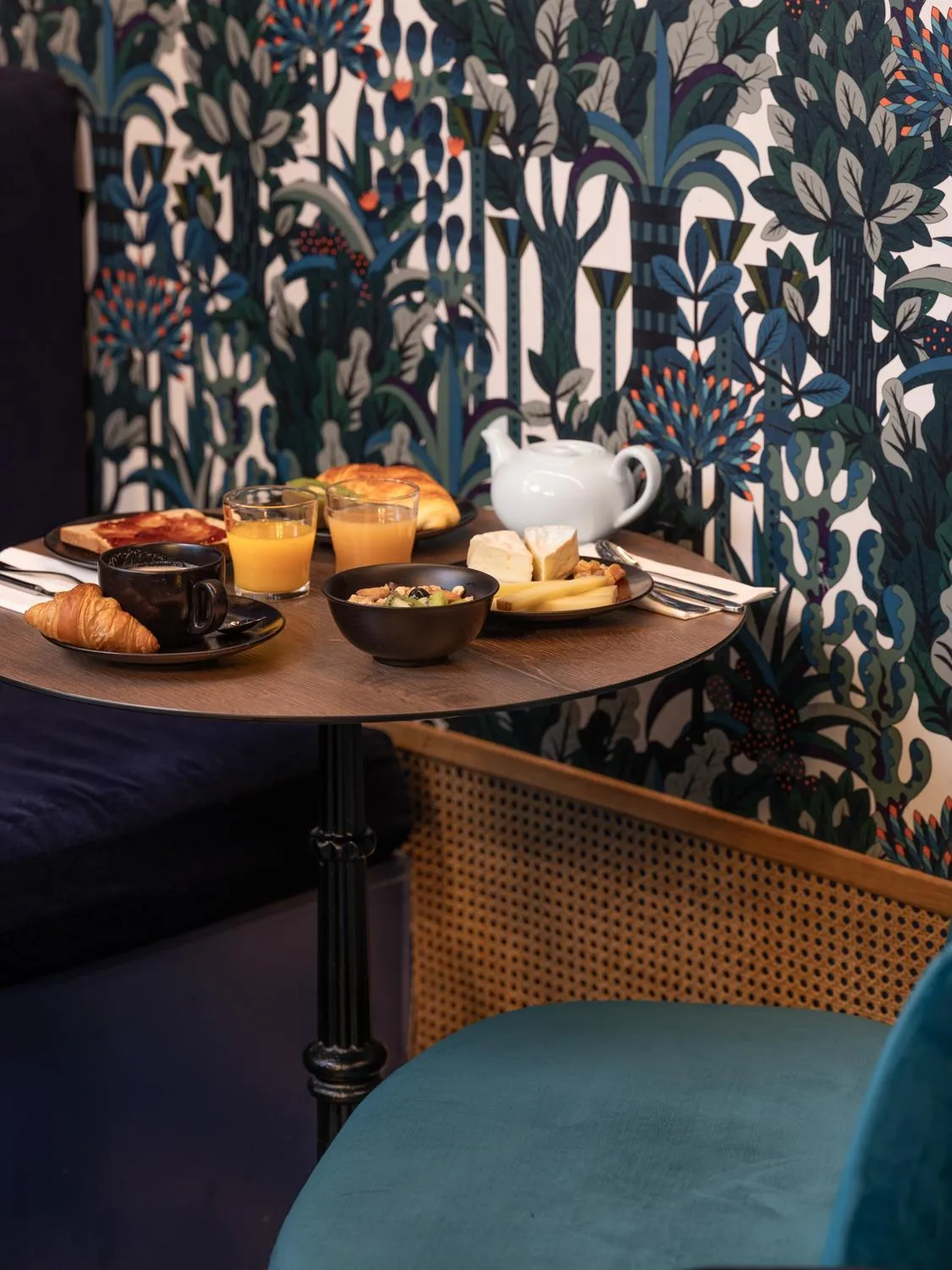 Breakfast in Handsome Hotel