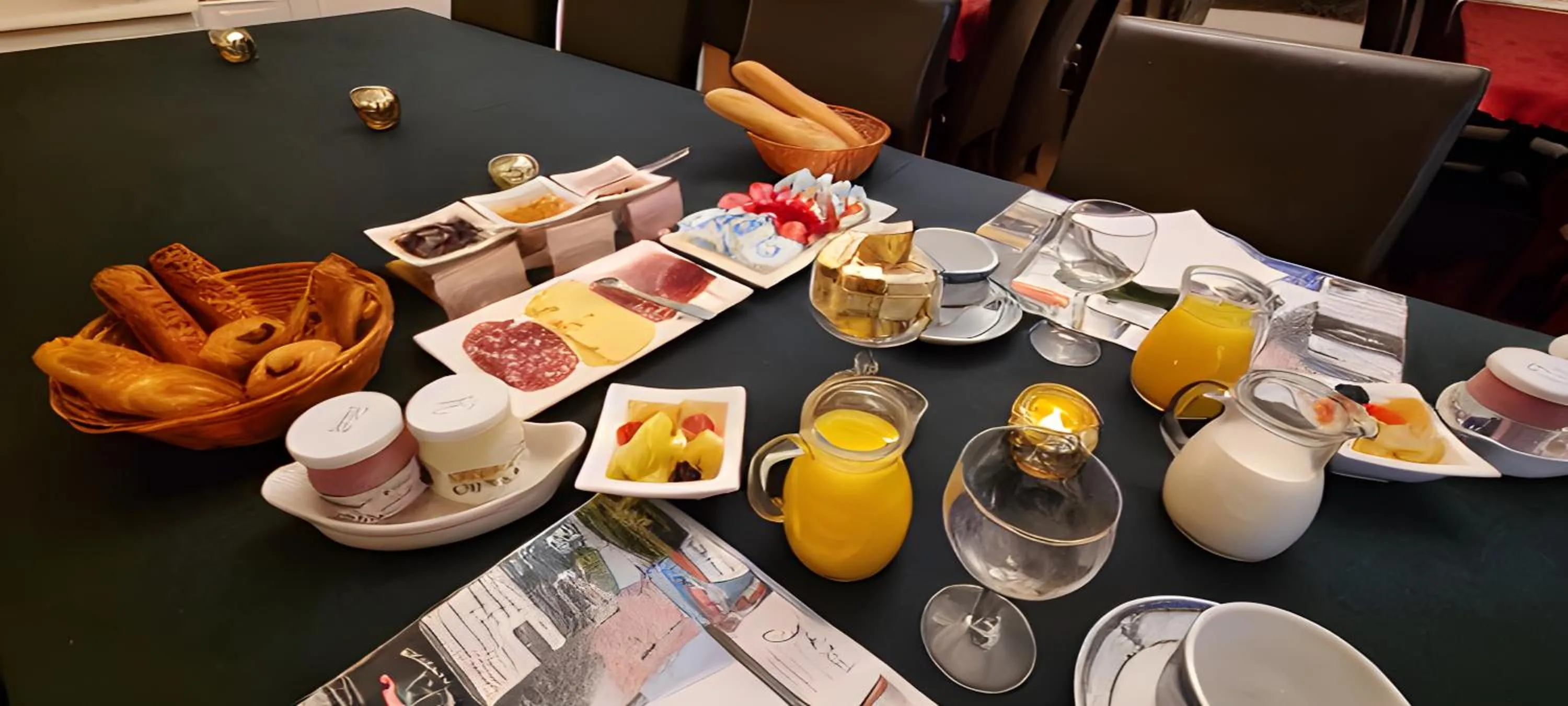 Breakfast in Château de l'Aviette