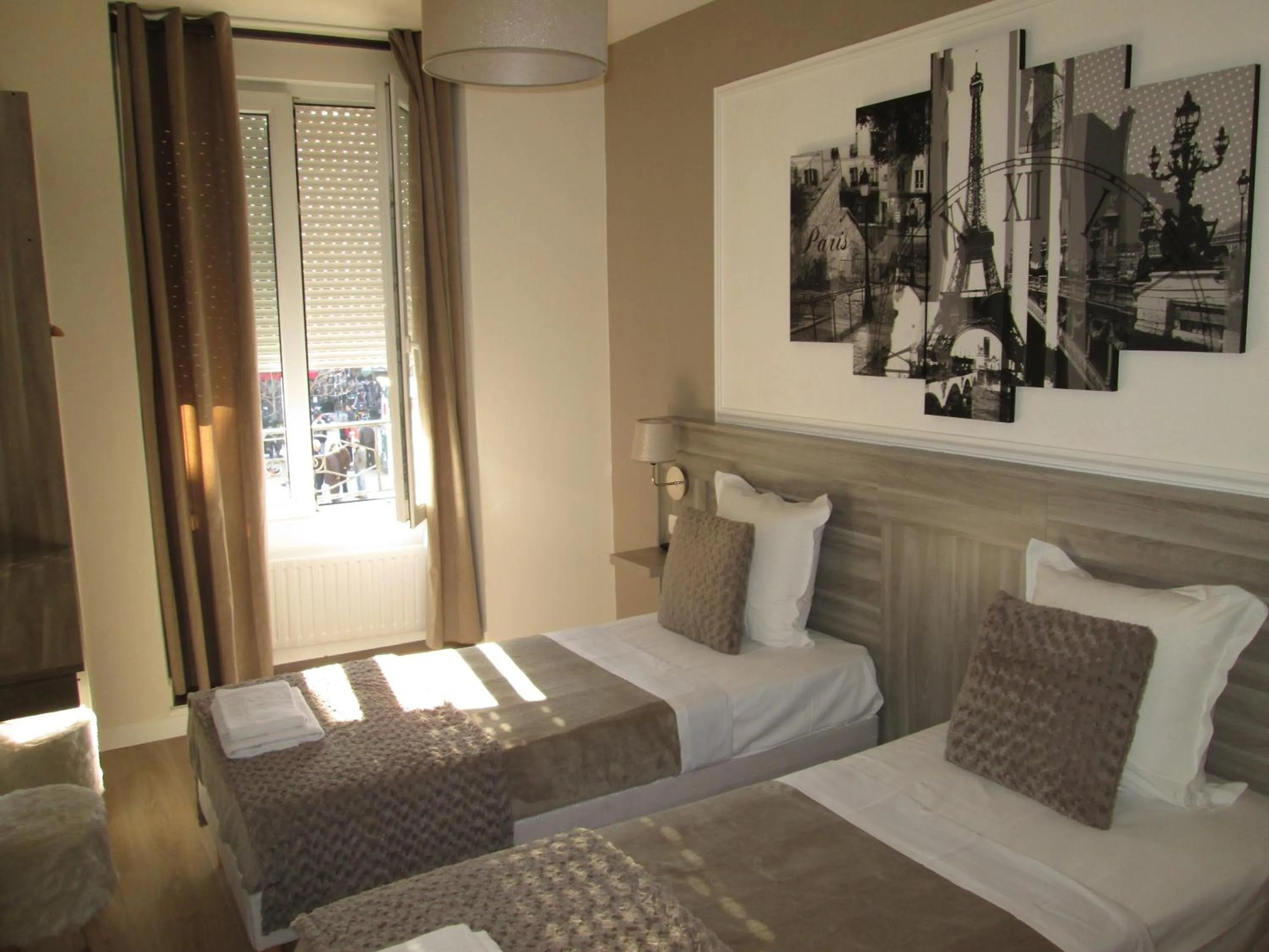Property building, Bed in Ménil Bon Temps
