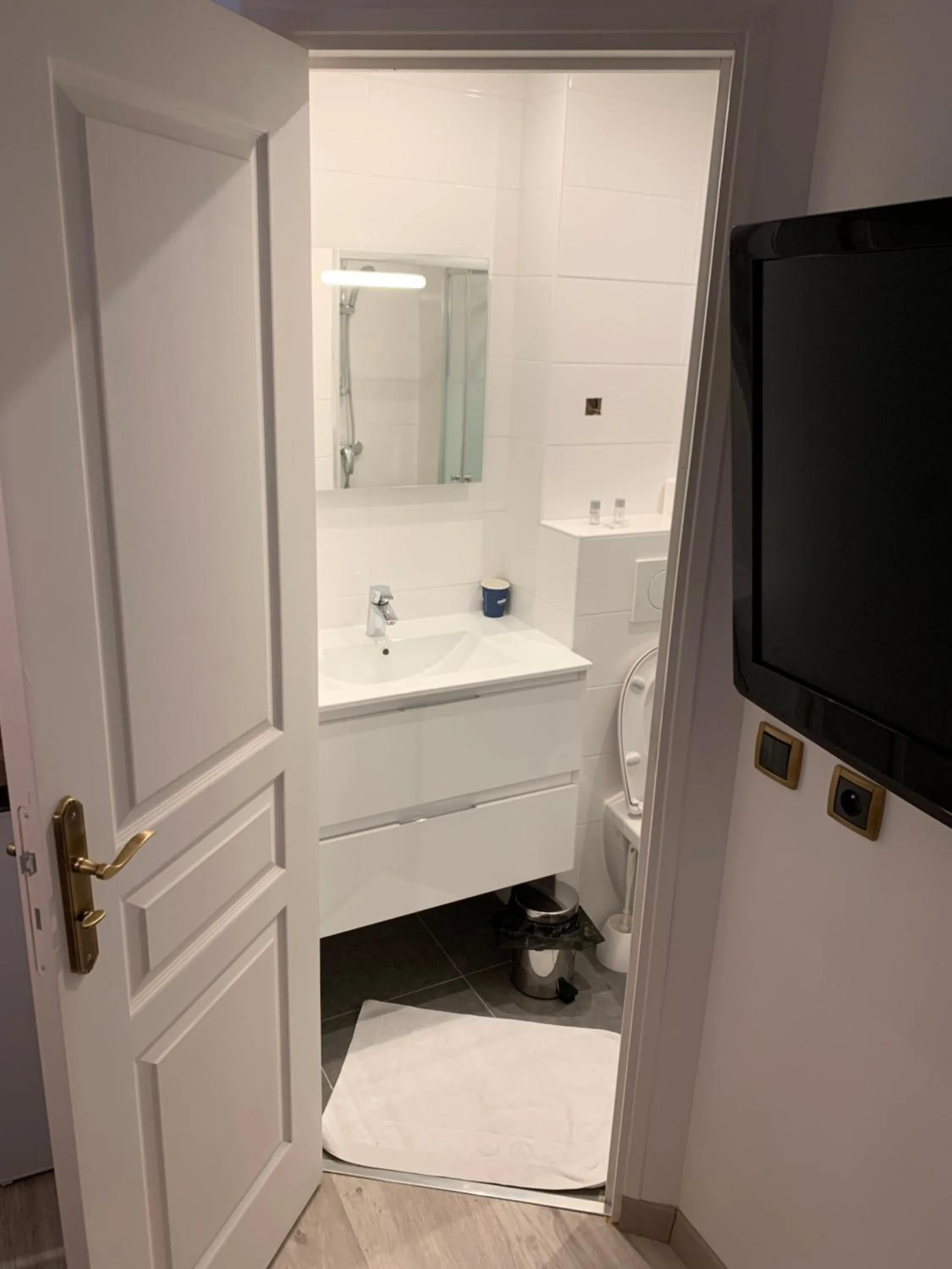 Bathroom in Ménil Bon Temps