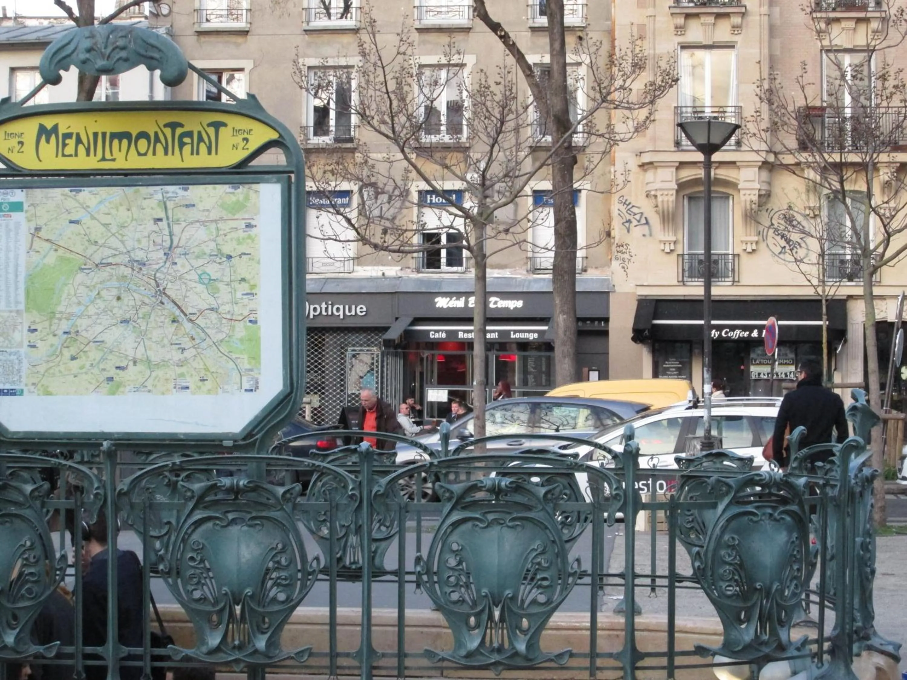 Property building in Ménil Bon Temps