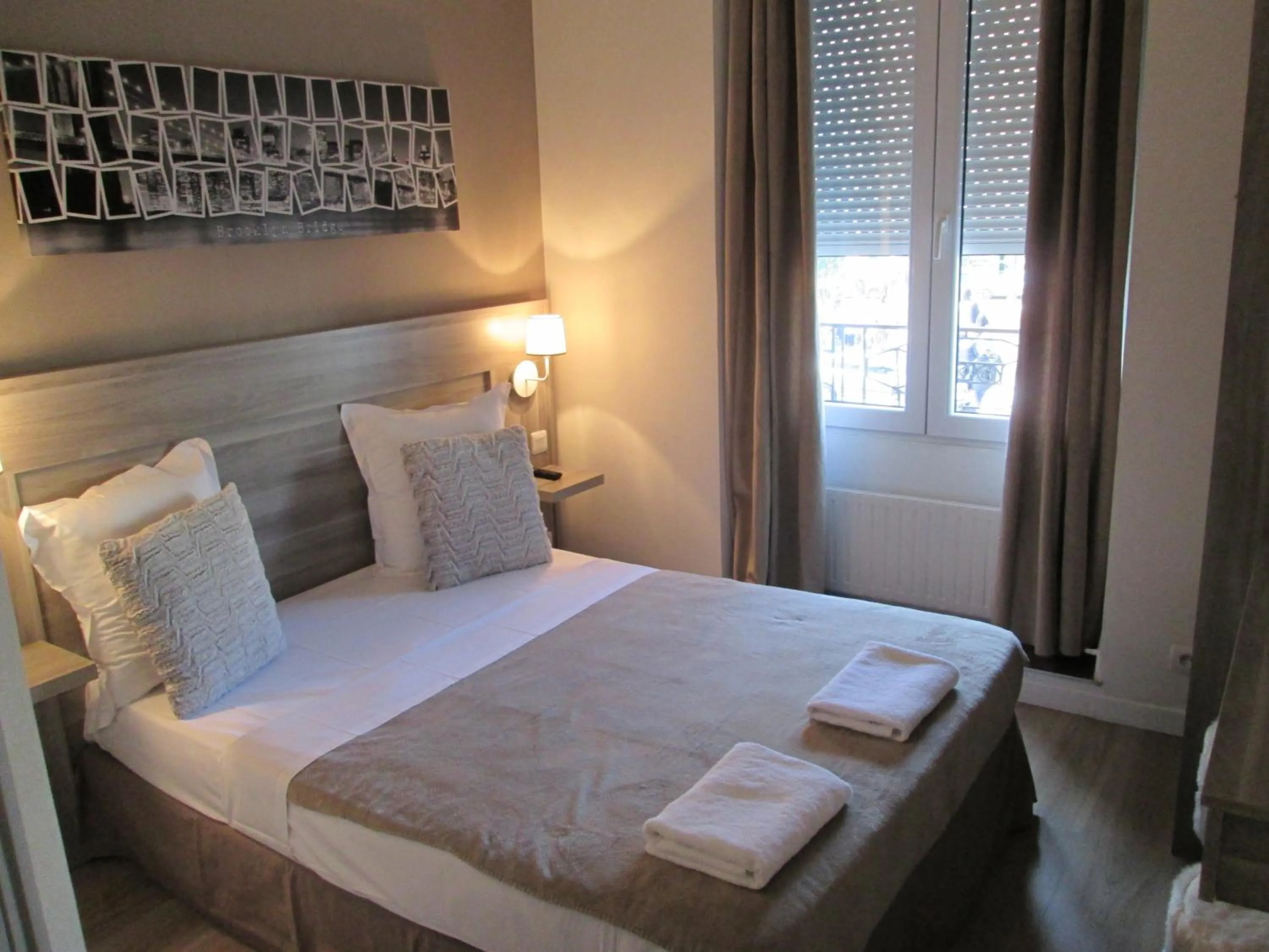 Property building, Bed in Ménil Bon Temps