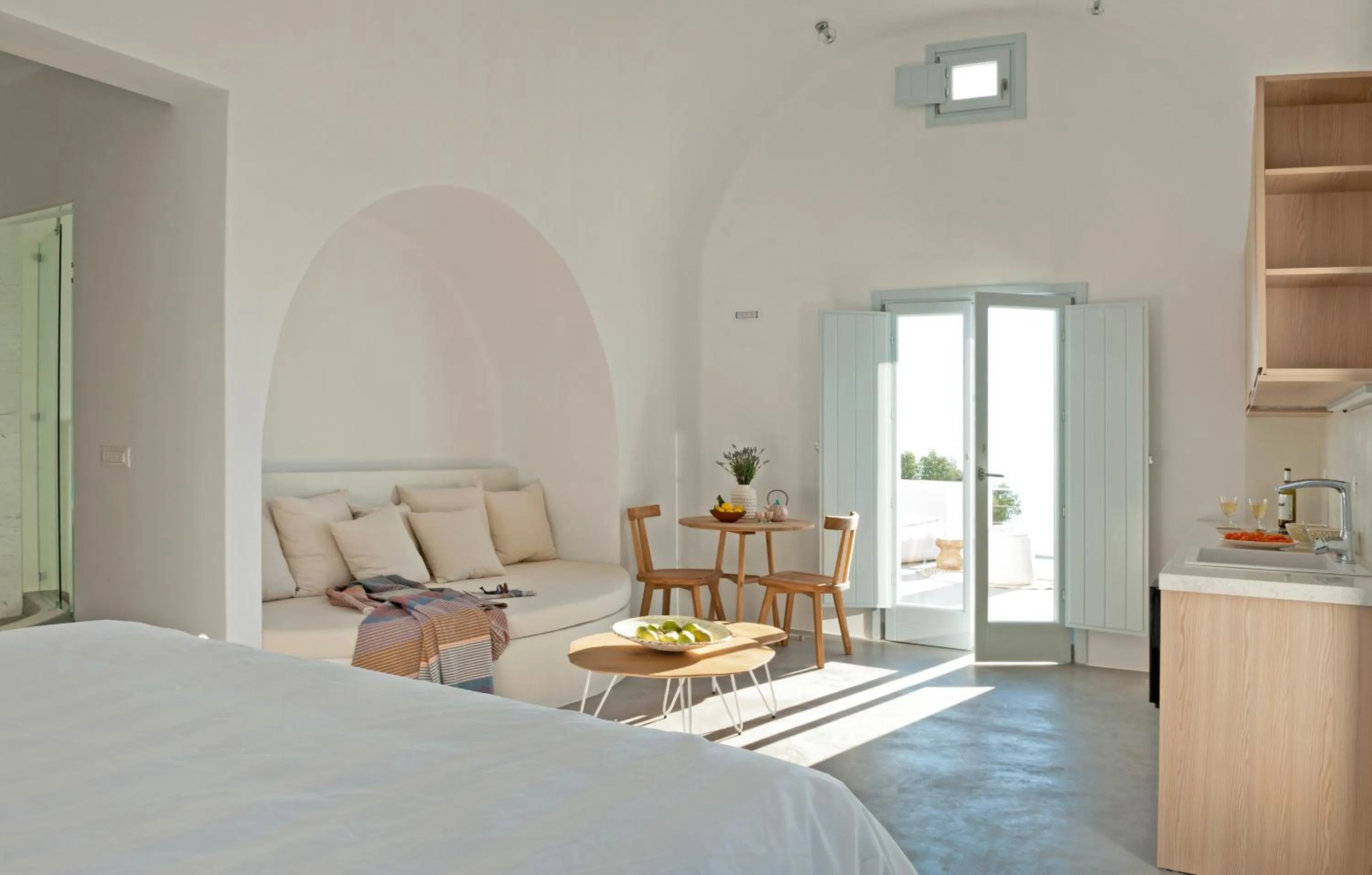 Kitchen or kitchenette, Bed in Santorini Heights