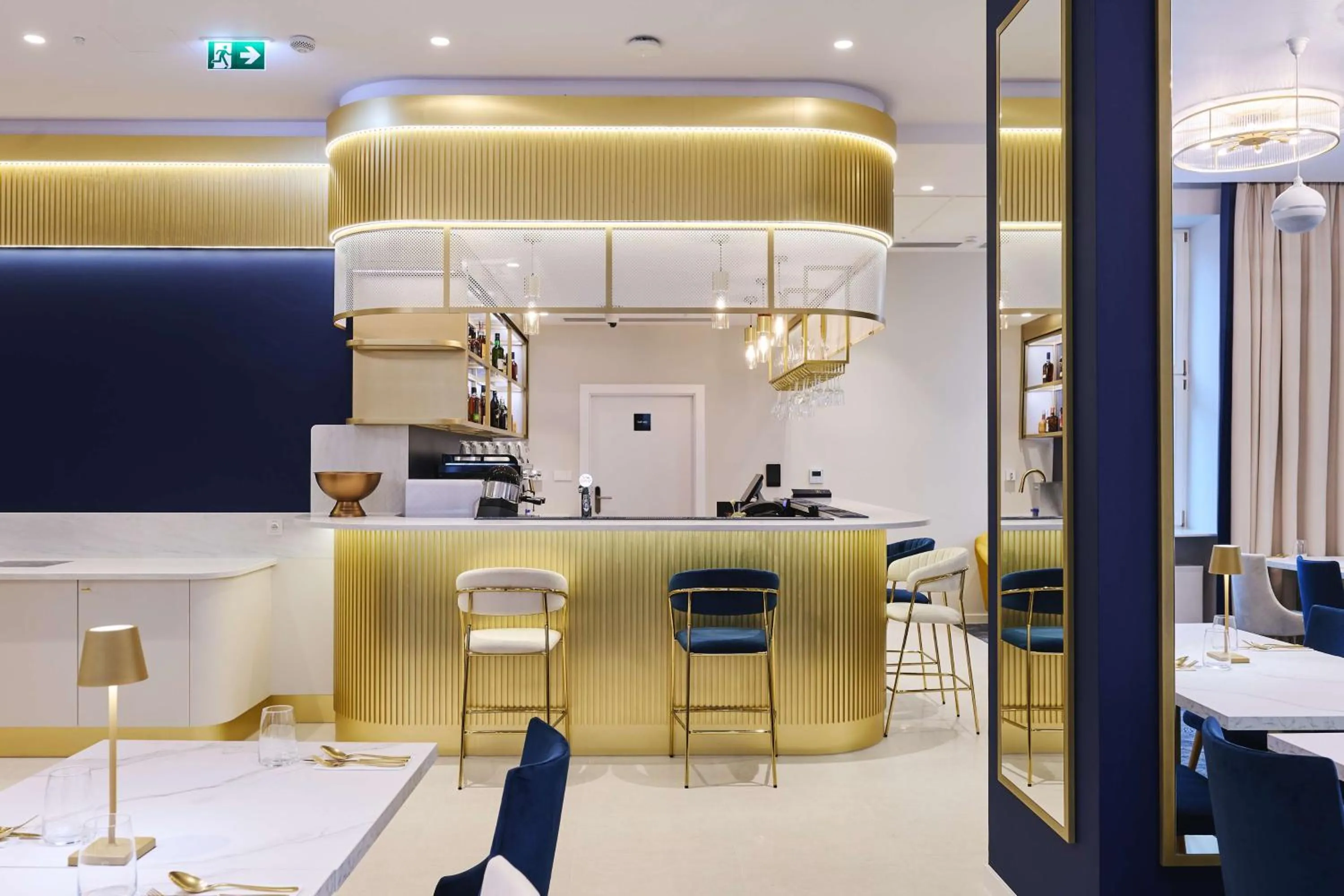 Lounge or bar in Aiden by Best Western Lodz