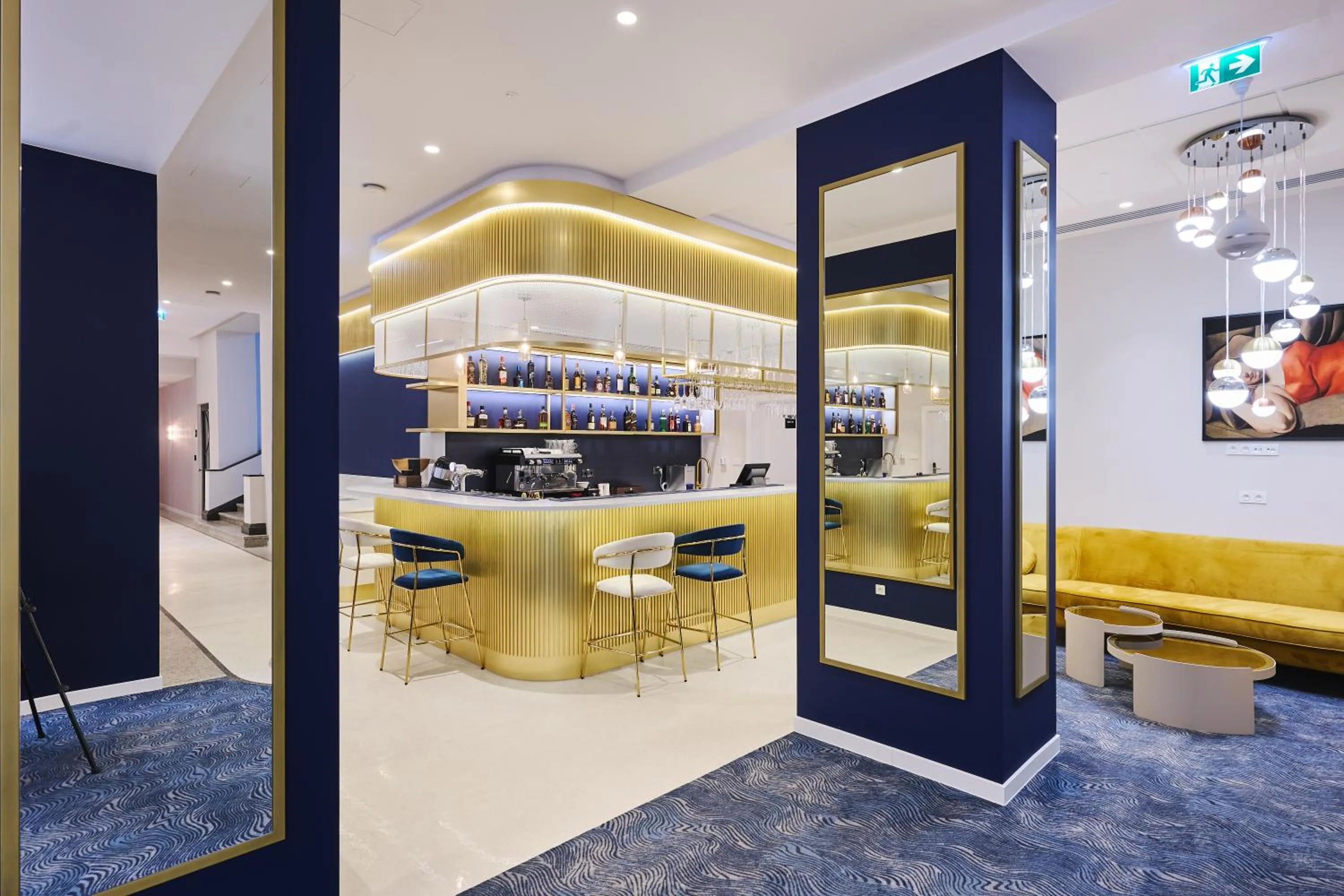 Lounge or bar in Aiden by Best Western Lodz