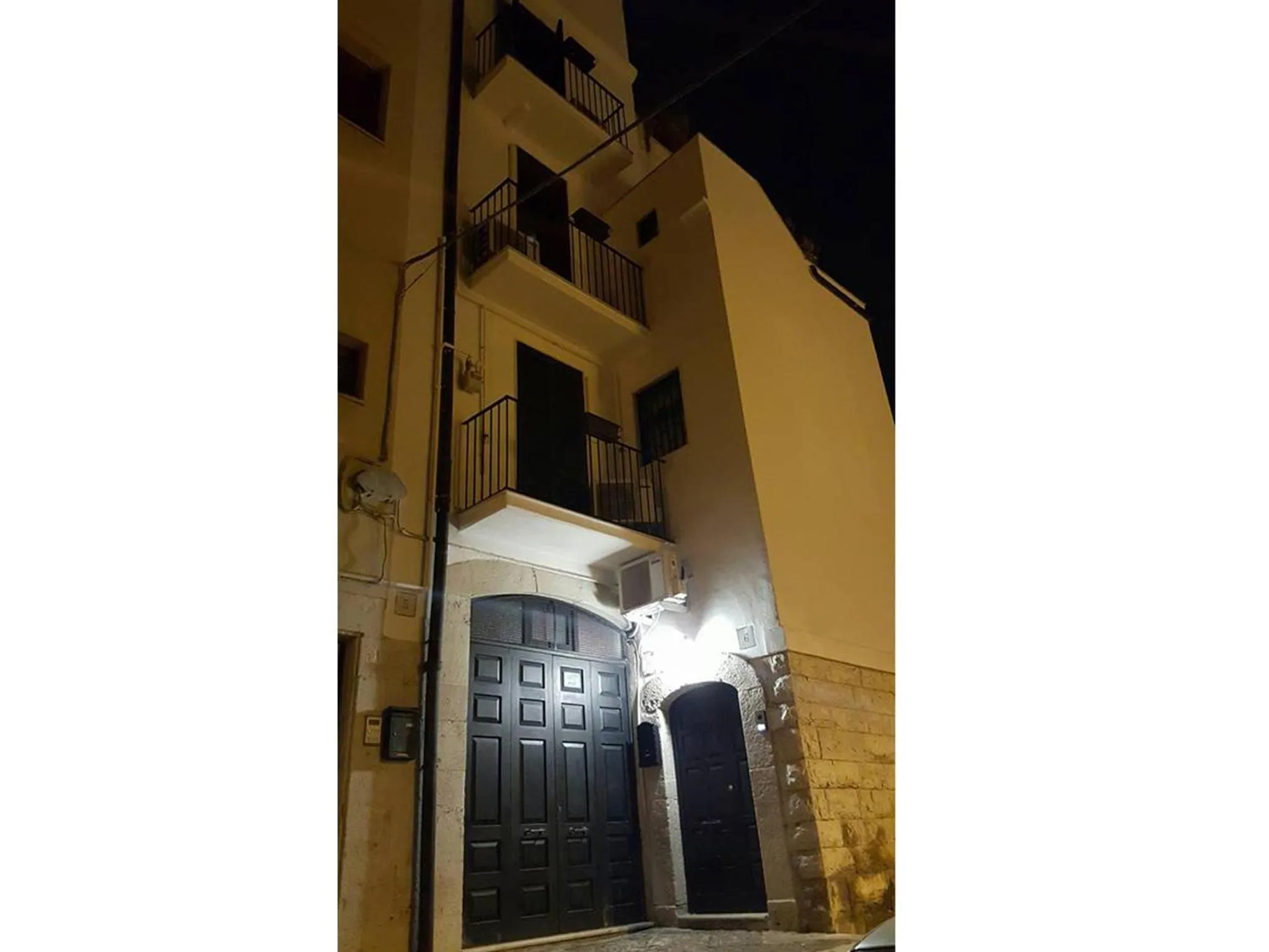 Facade/entrance in Bari Vecchia Dimora