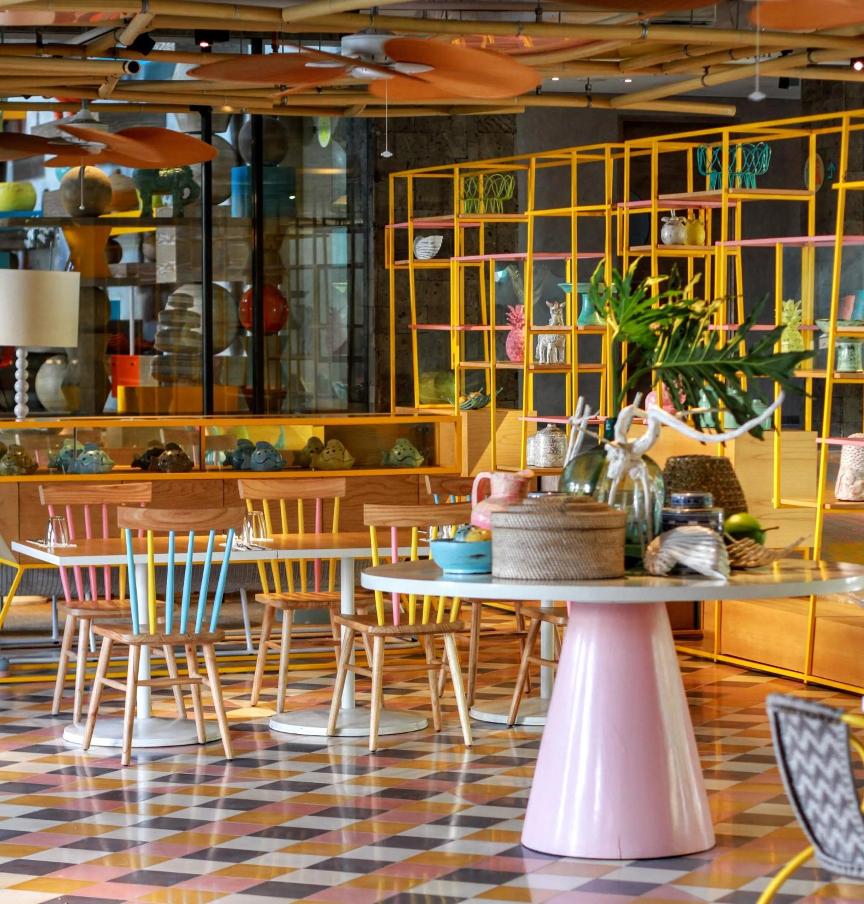 Restaurant/places to eat in Tijili Hotel Seminyak