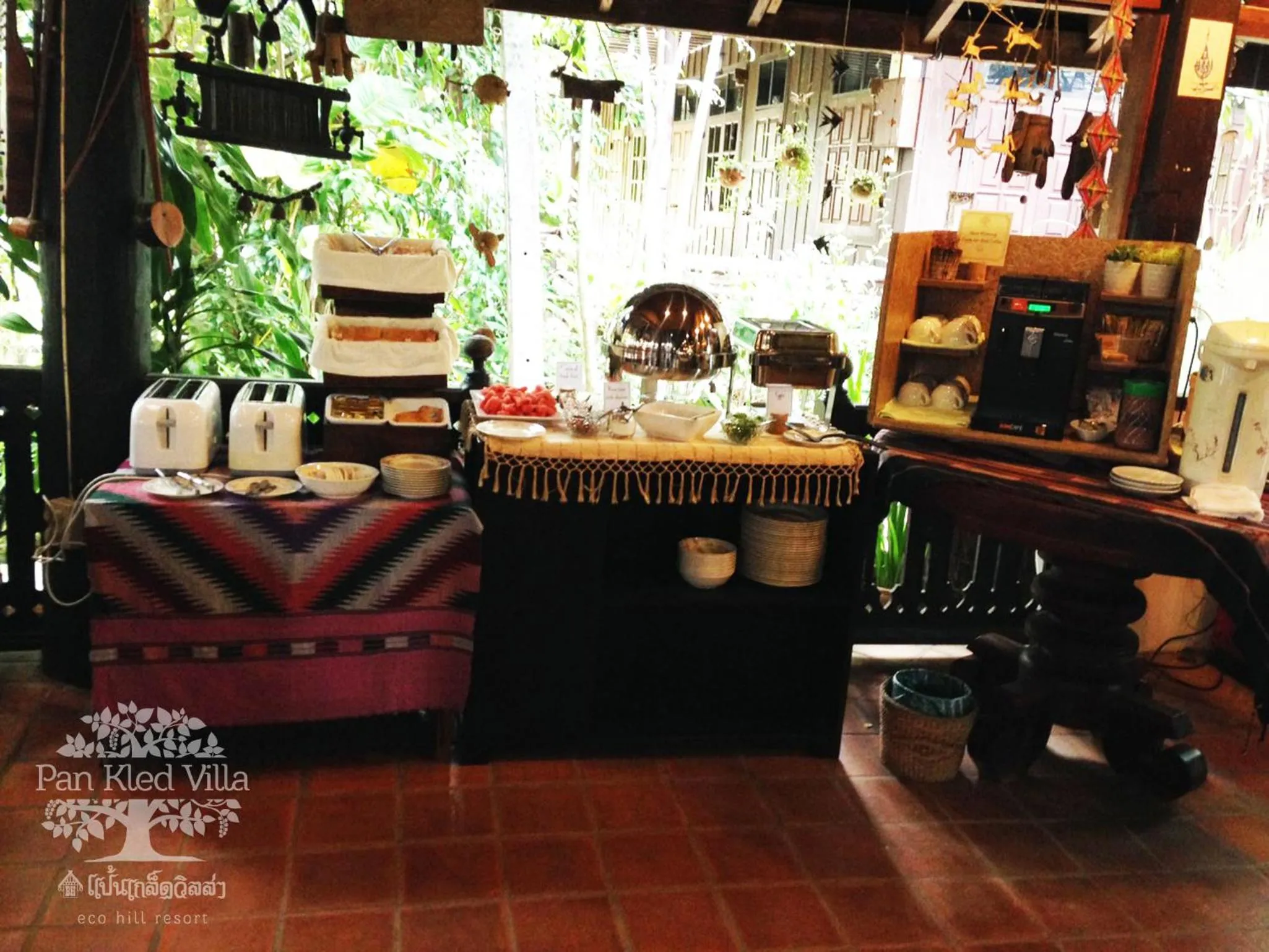 Restaurant/places to eat in PAN KLED VILLA eco hill resort