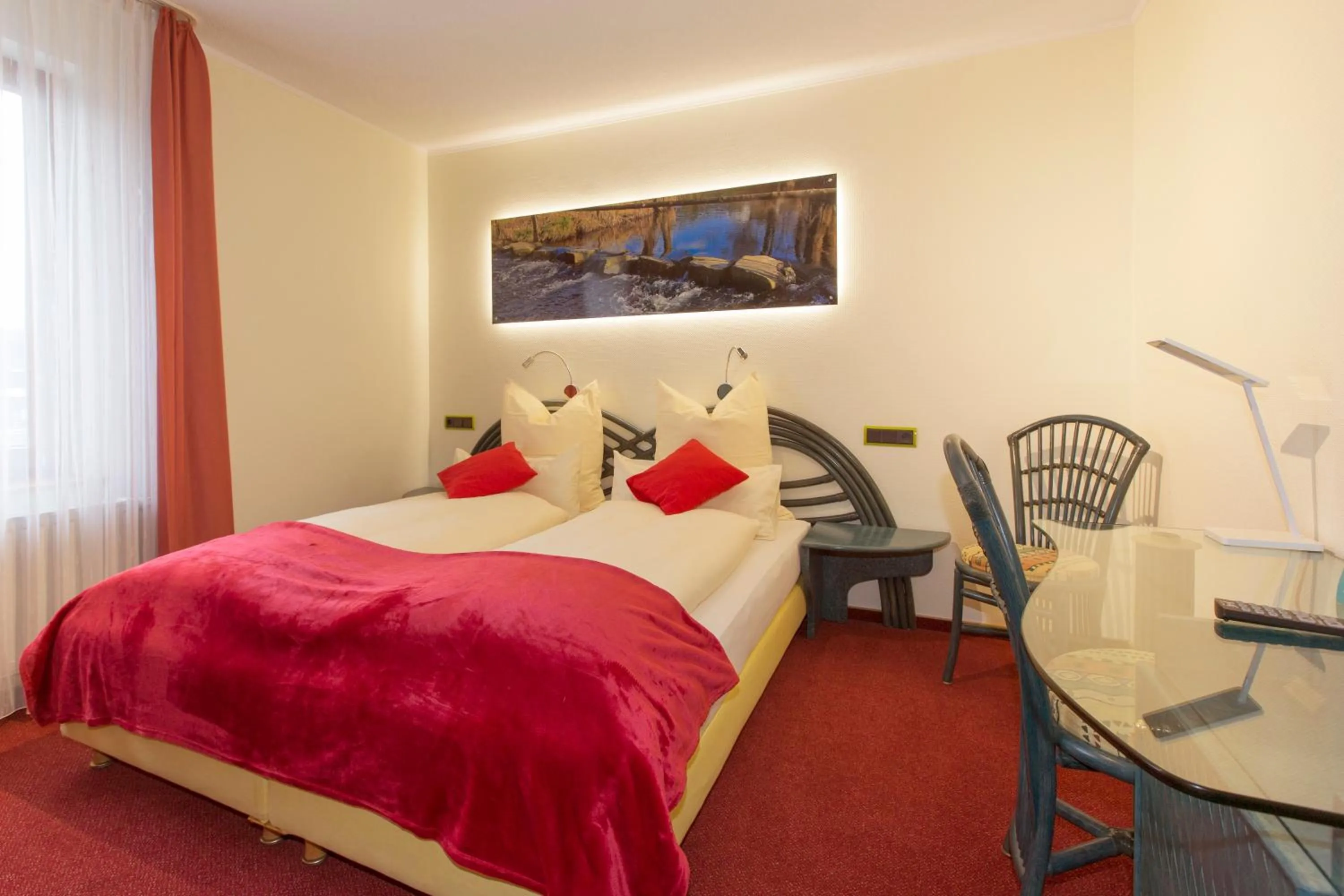 Photo of the whole room, Bed in Landgasthof Tönnes