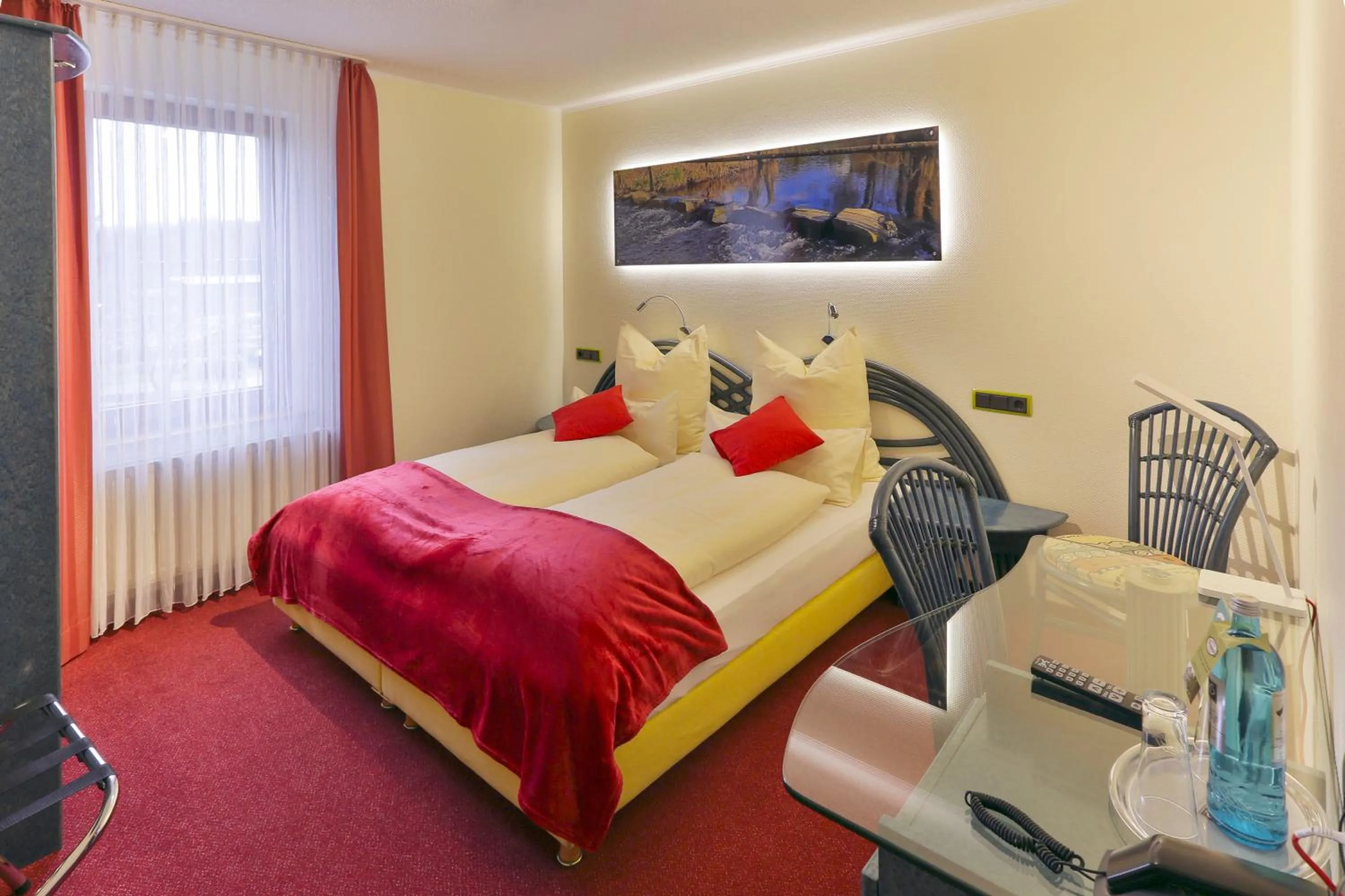 Photo of the whole room, Bed in Landgasthof Tönnes