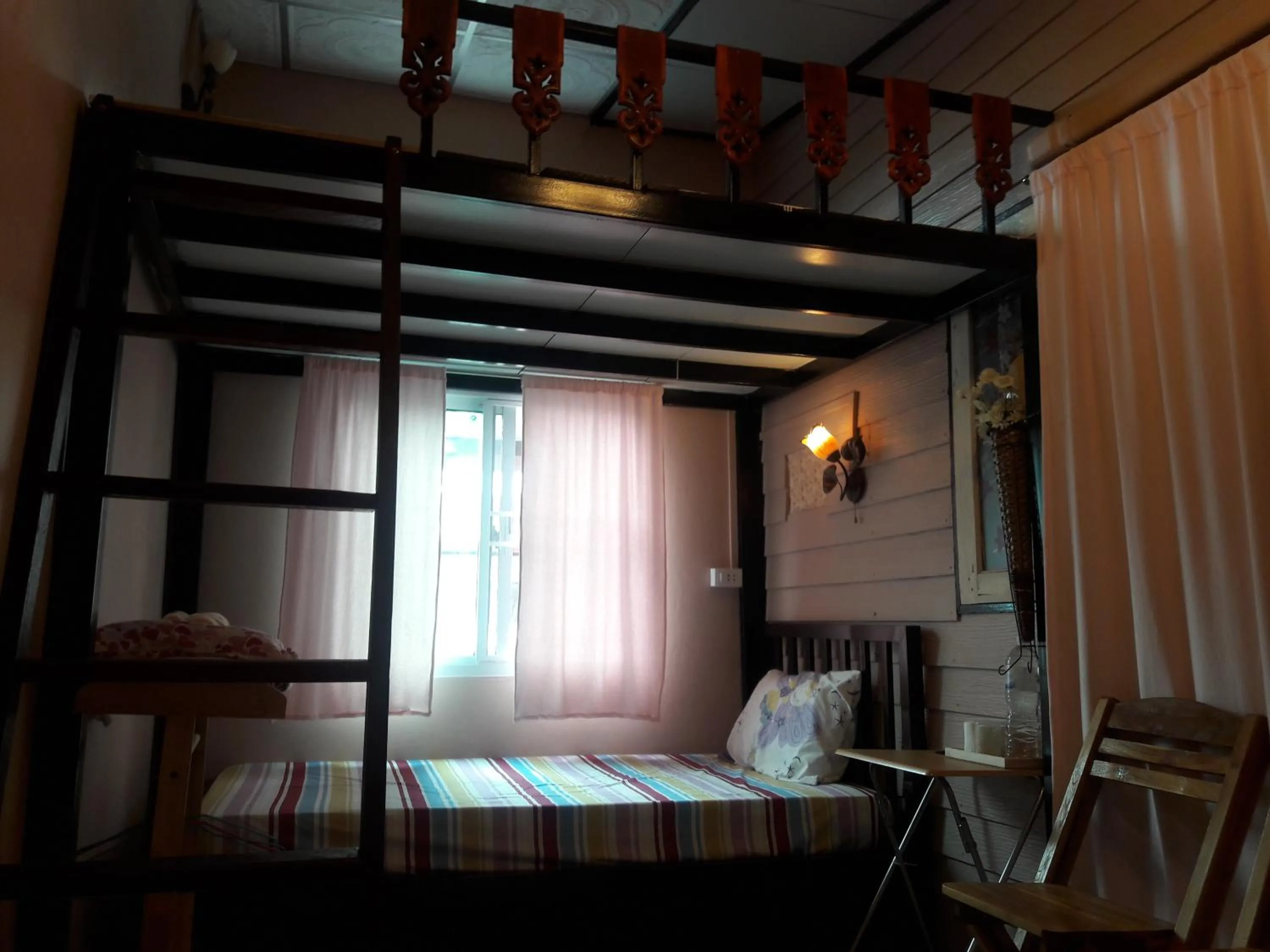 Staff, Bed in Ban Kru Ae HomeHostel
