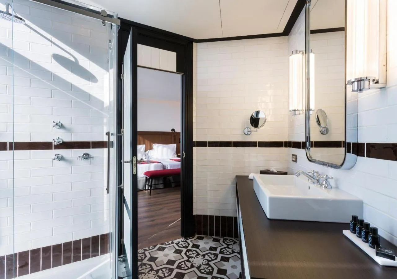Bathroom, Bed in Only YOU Hotel Atocha