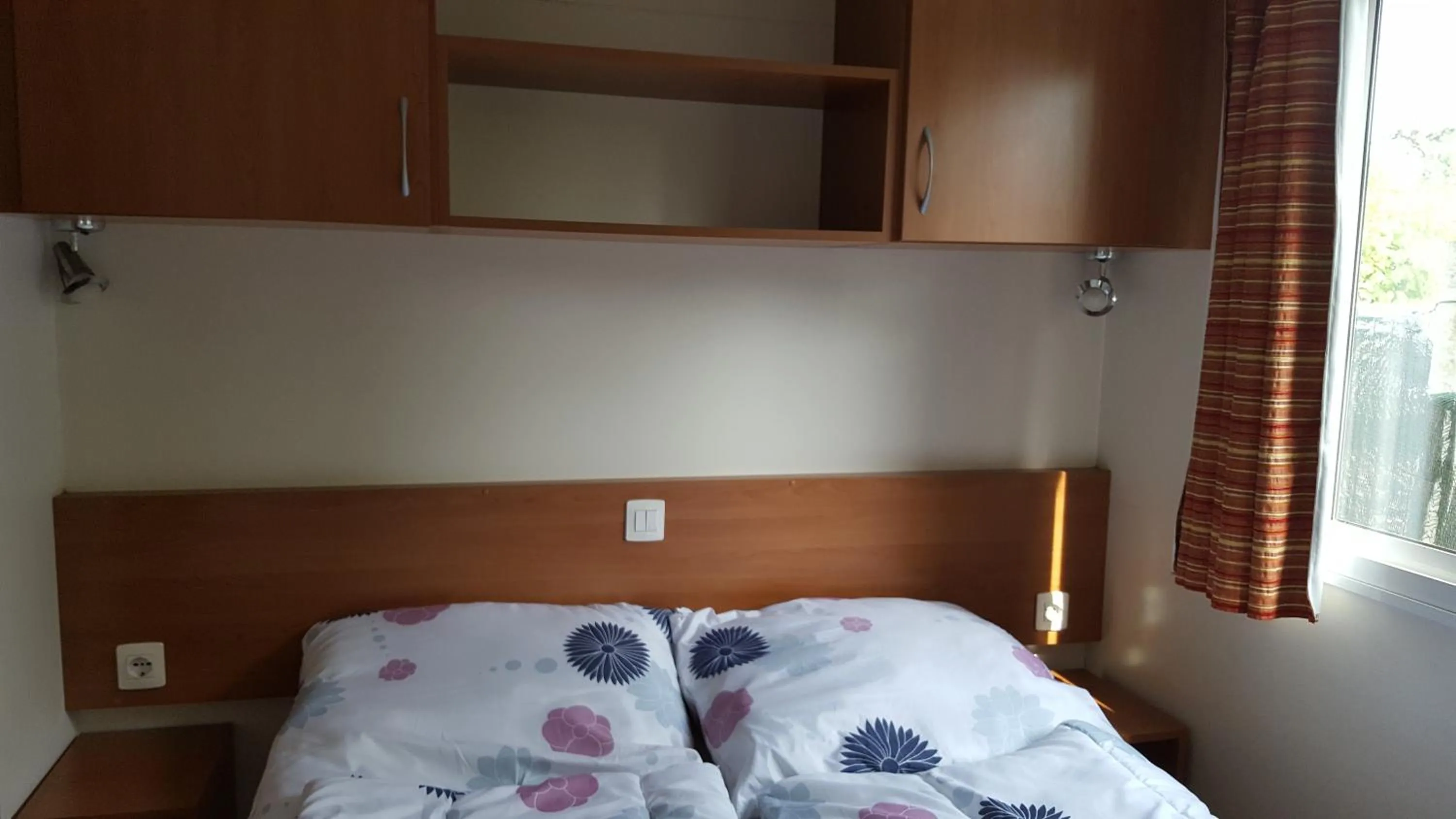 Bedroom, Bed in Mobilhome Angel