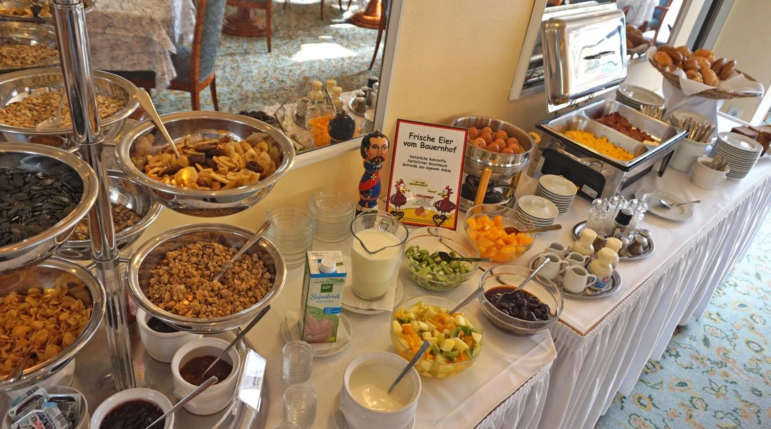 Buffet breakfast in domus Hotel