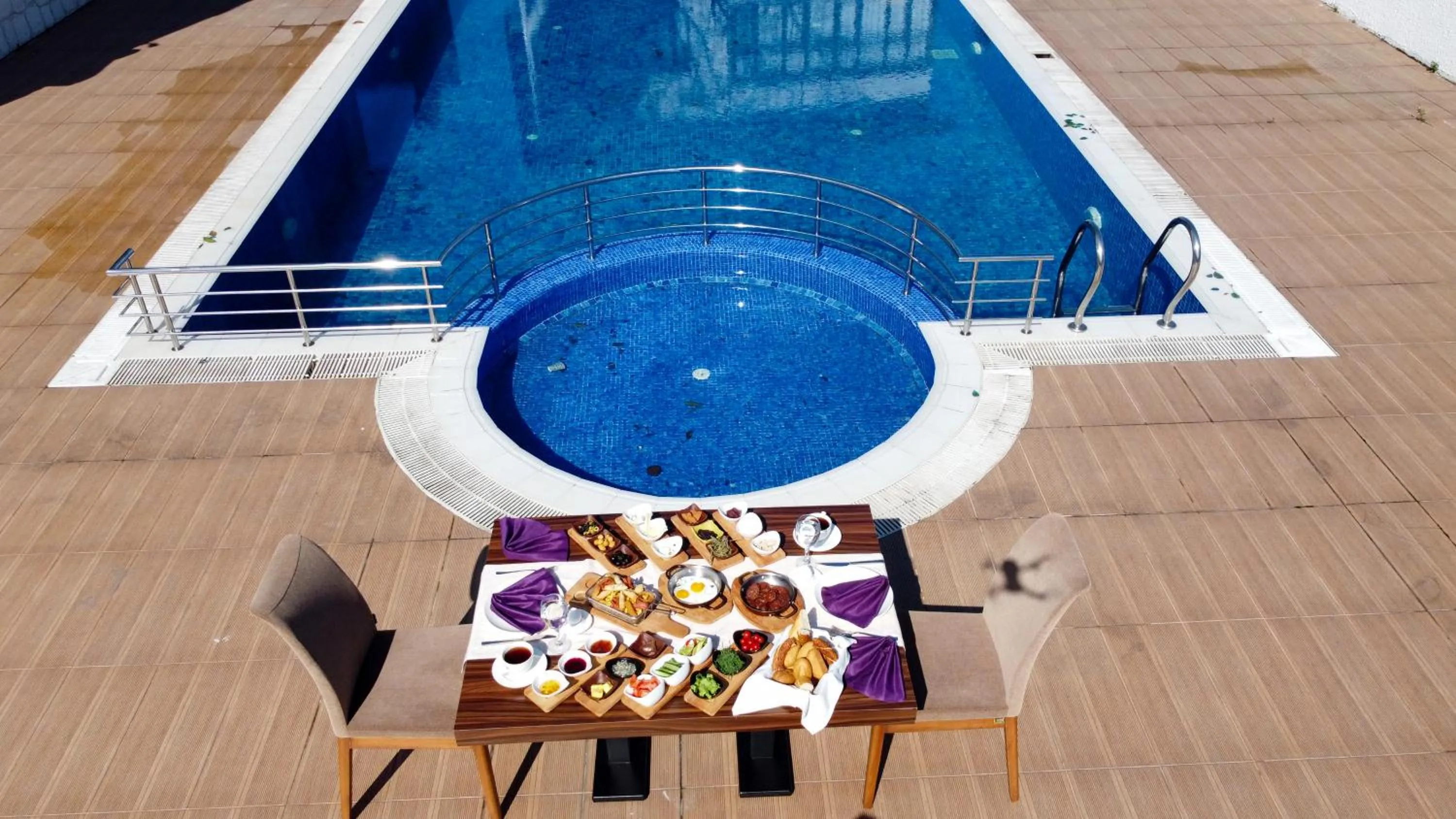 Swimming pool in Elgarden Hotel & Spa