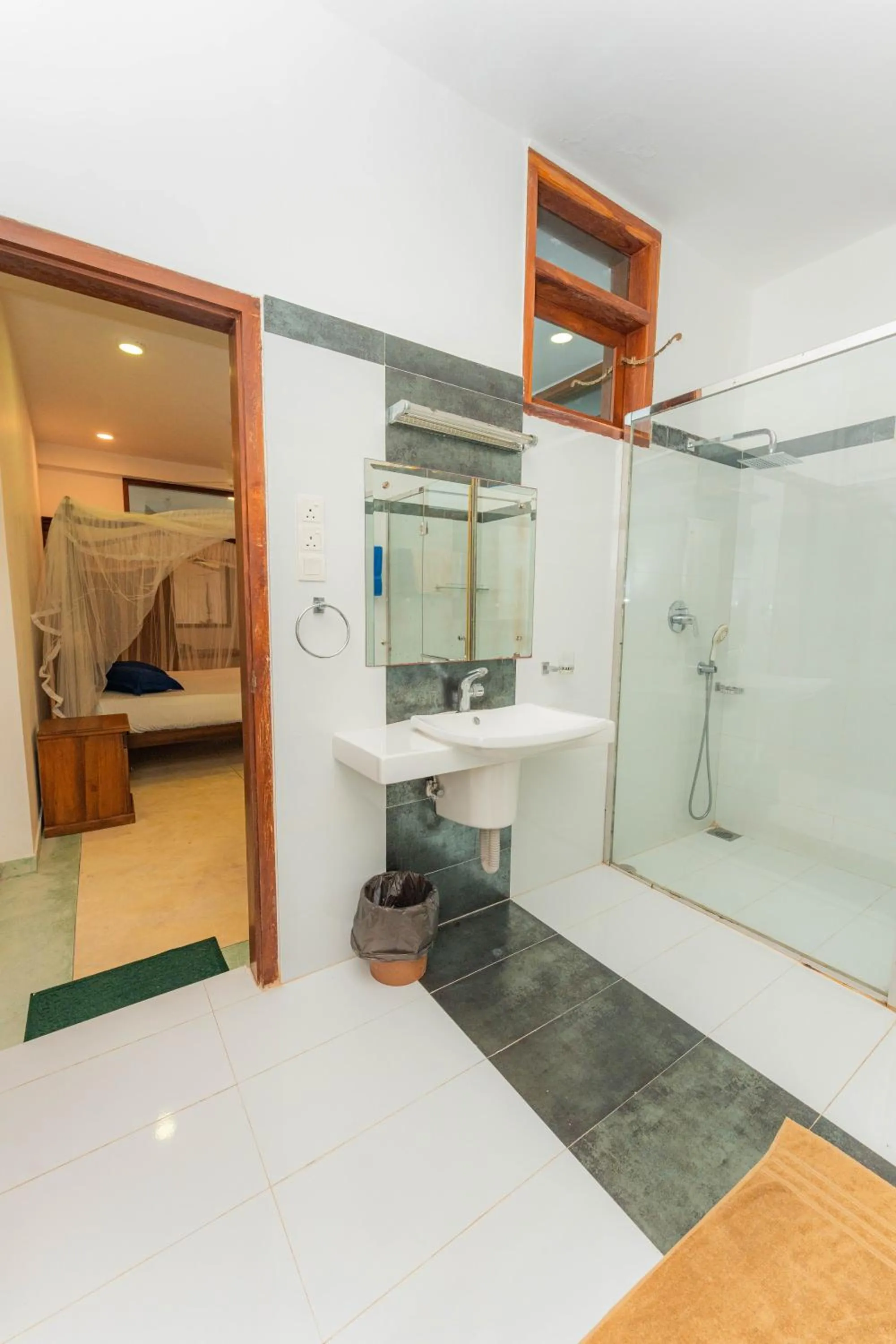 Shower in Hotel Coconut Bar Sea Lodge