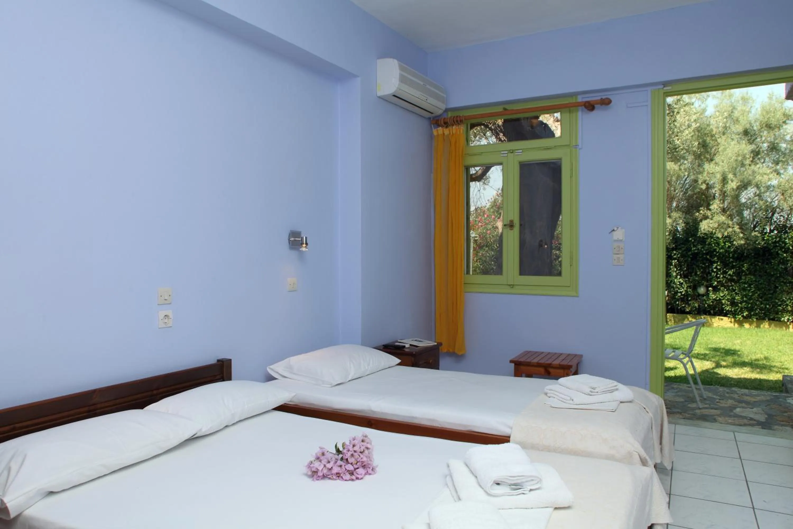 Photo of the whole room, Bed in Summer House Louisa