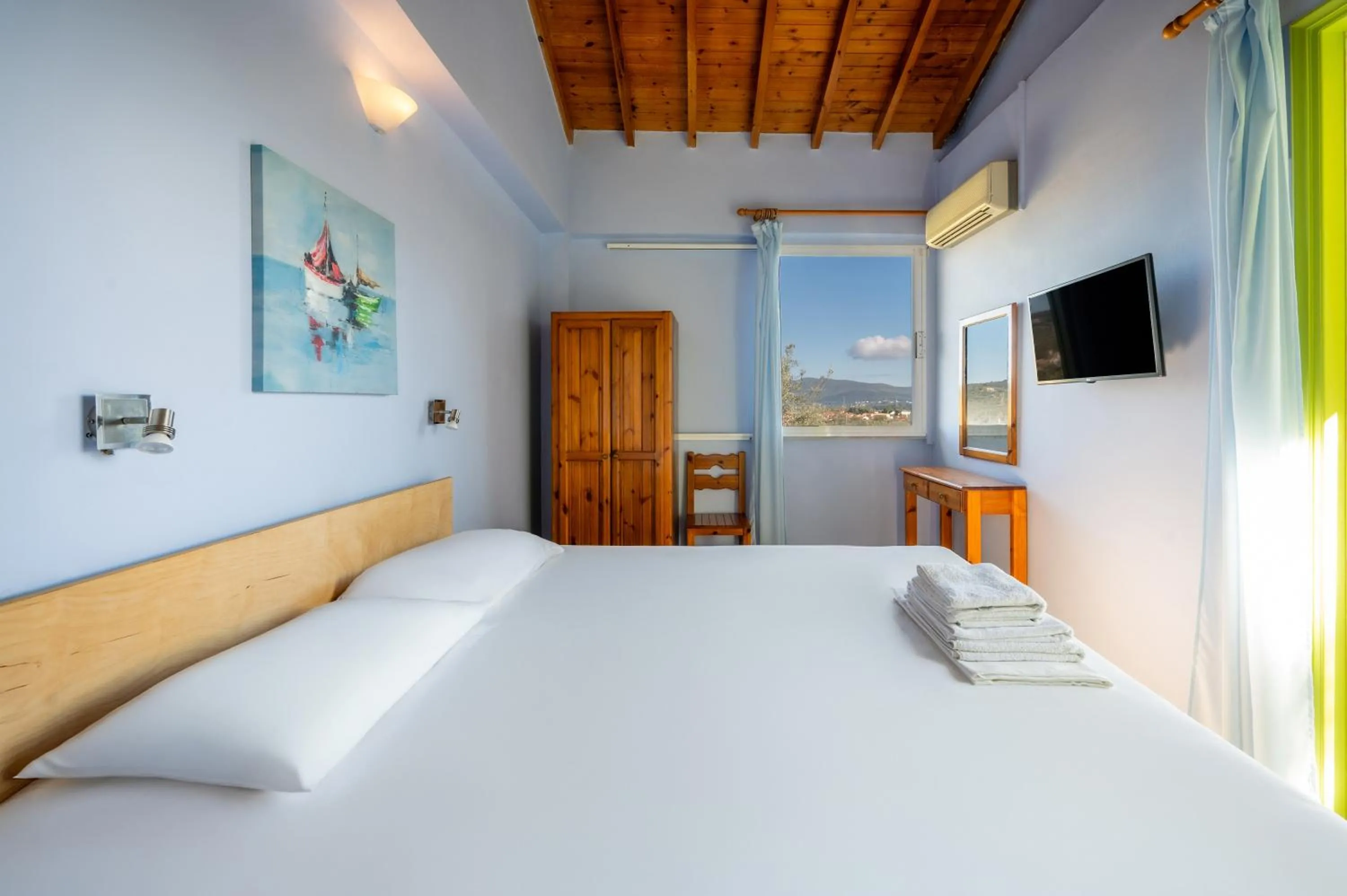 Bed in Summer House Louisa