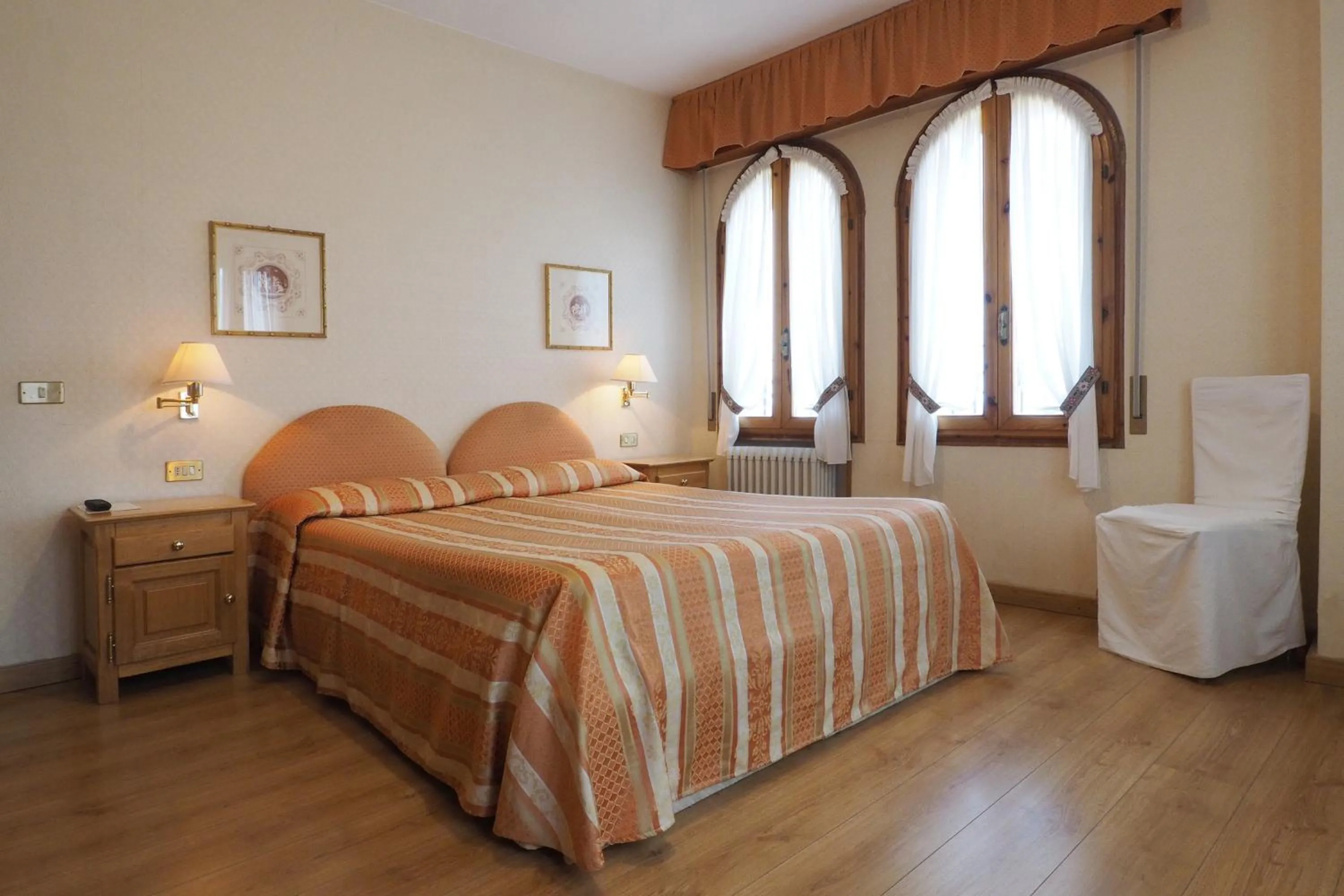 Bed in Hotel Tirolo