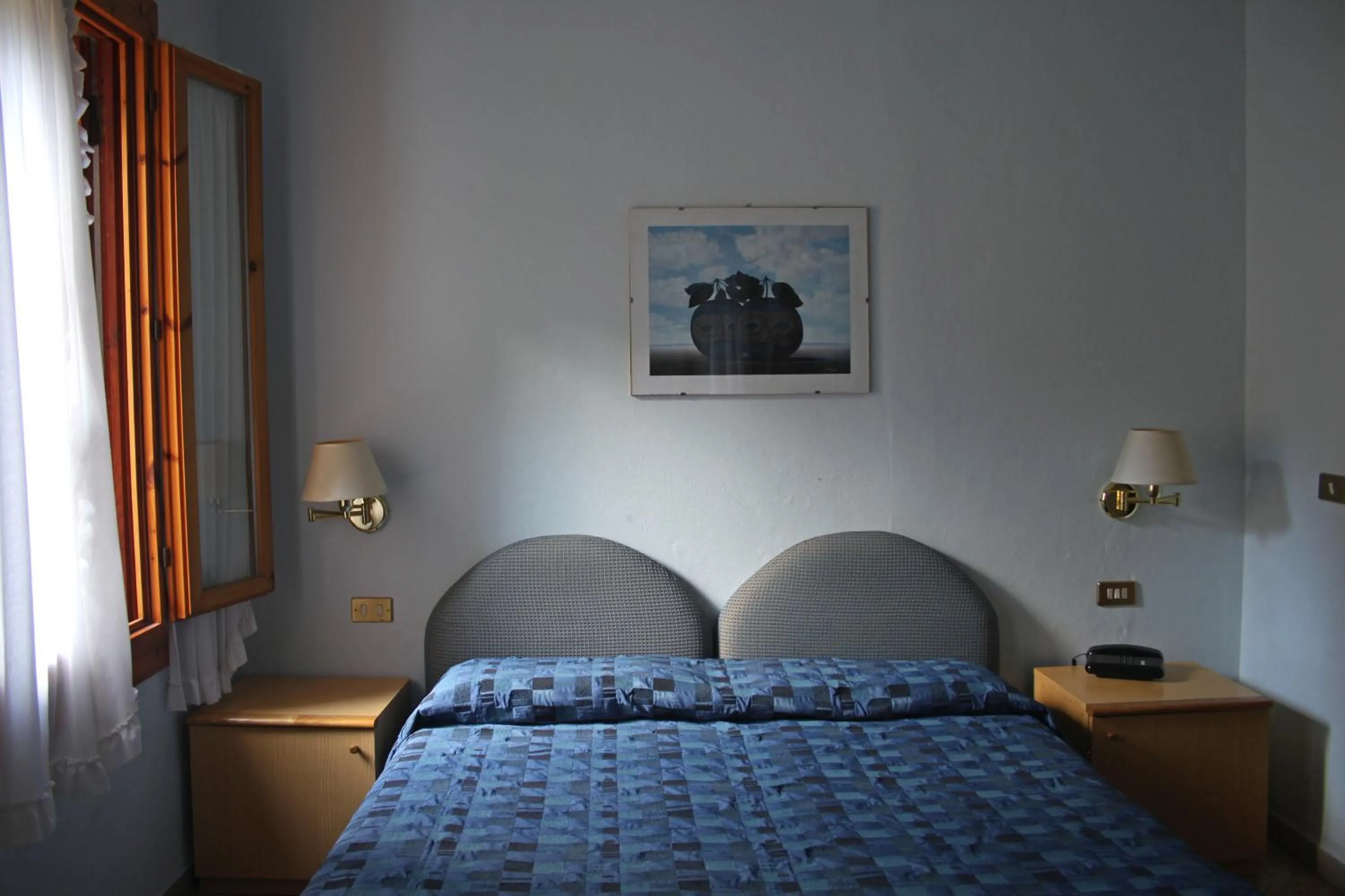 Bedroom, Bed in Hotel Tirolo