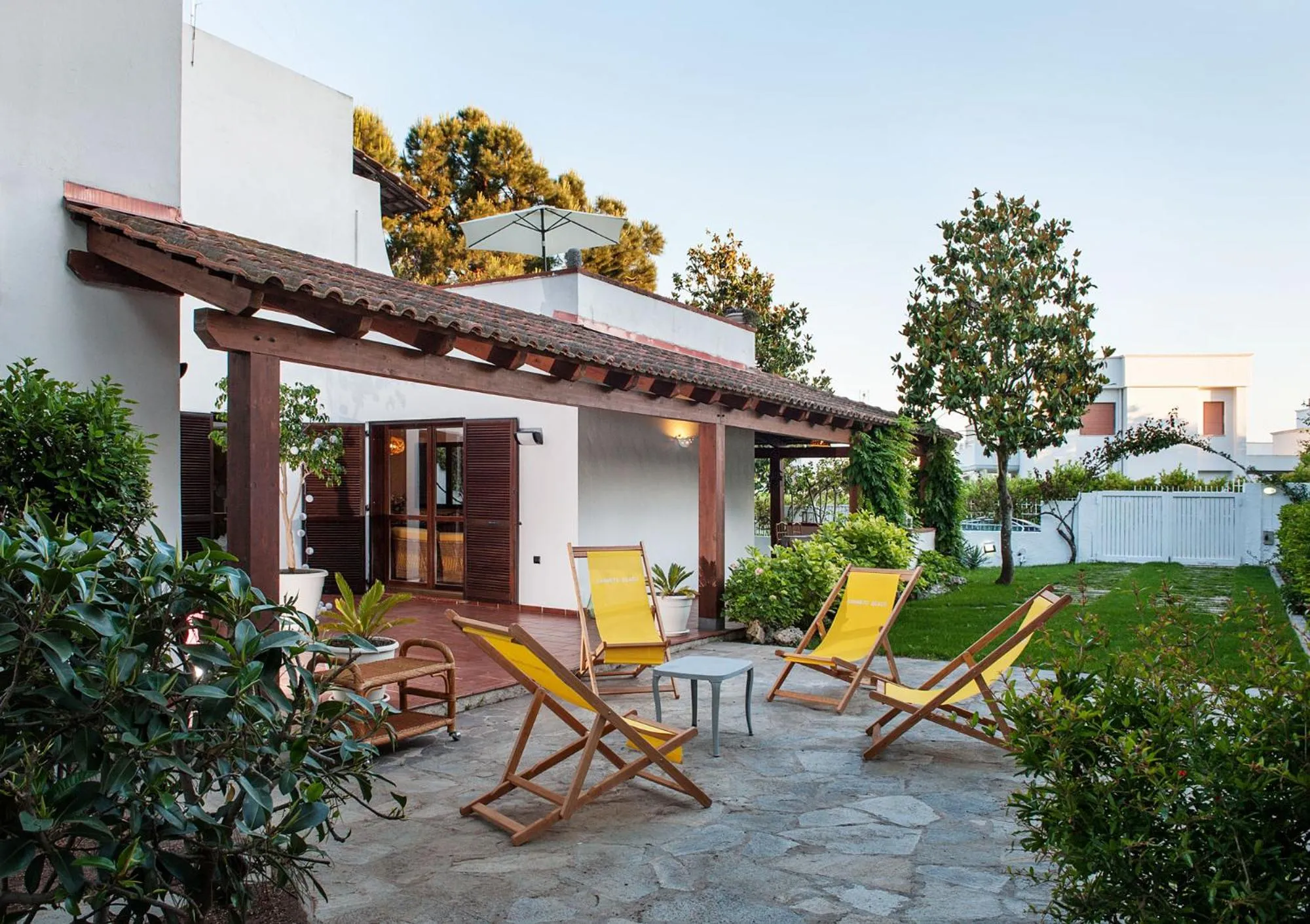 Patio in B&B Canneto Beach