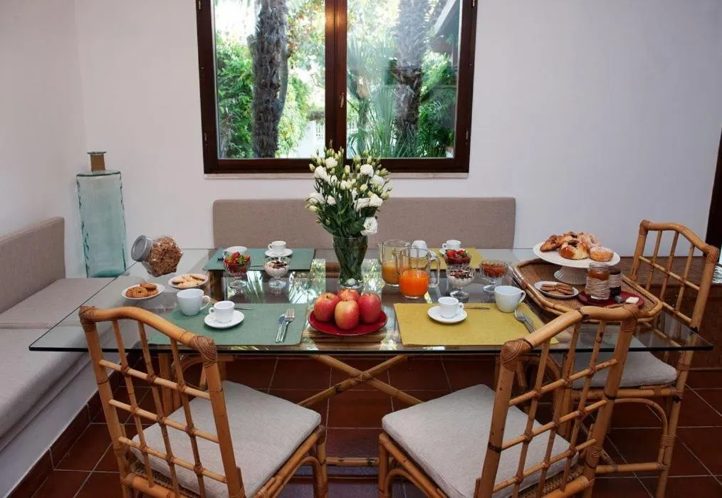 Continental breakfast in B&B Canneto Beach